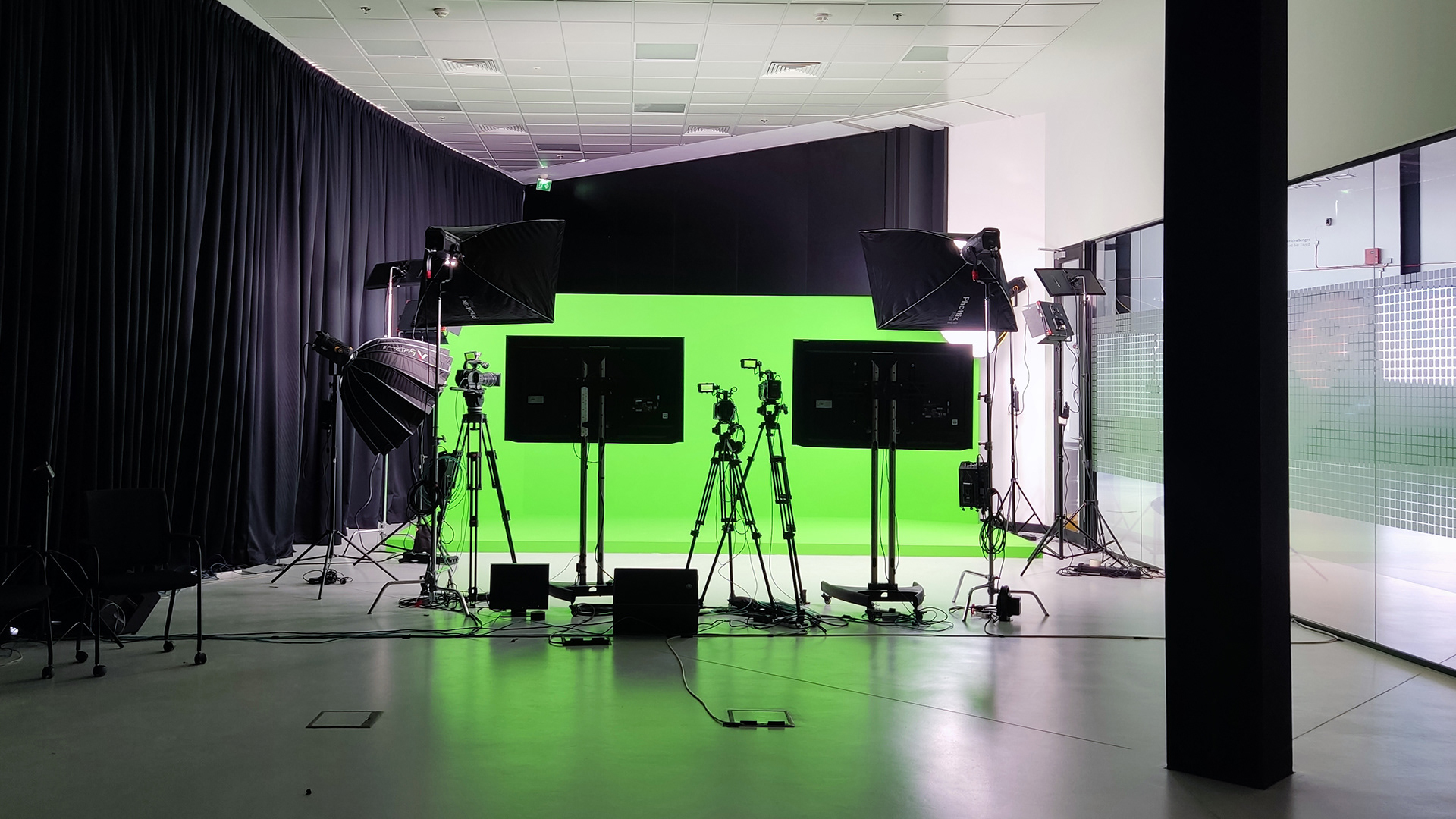 Producing a virtual show for Daimler (Mercedes-Benz Group)