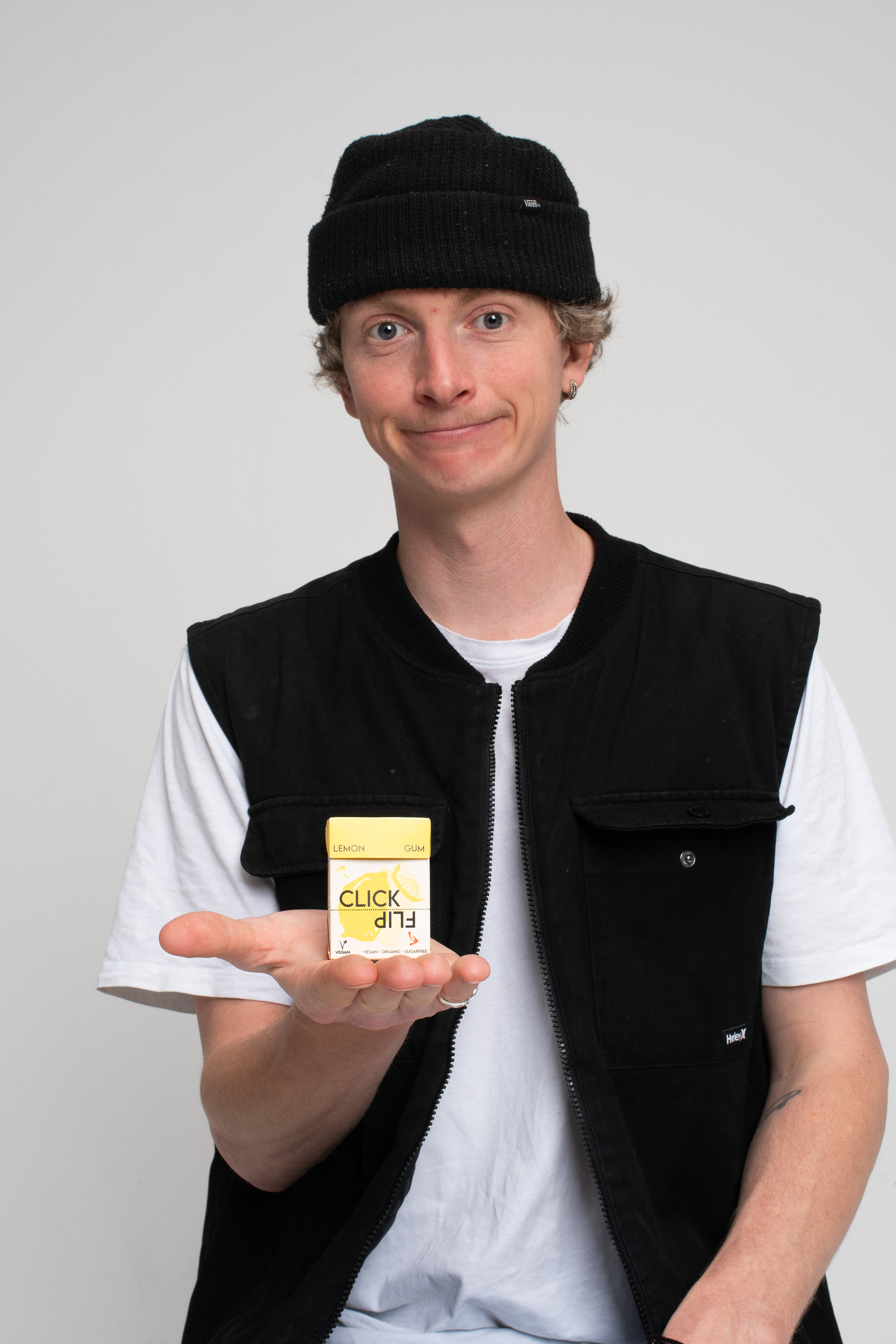 hi! I'm SIMON - I'm currently studying design in my 4th semester with a specialization on product and communication design. Prior to my studies, I pursued a career as a carpenter. I’m very passionate about interior and furniture design.