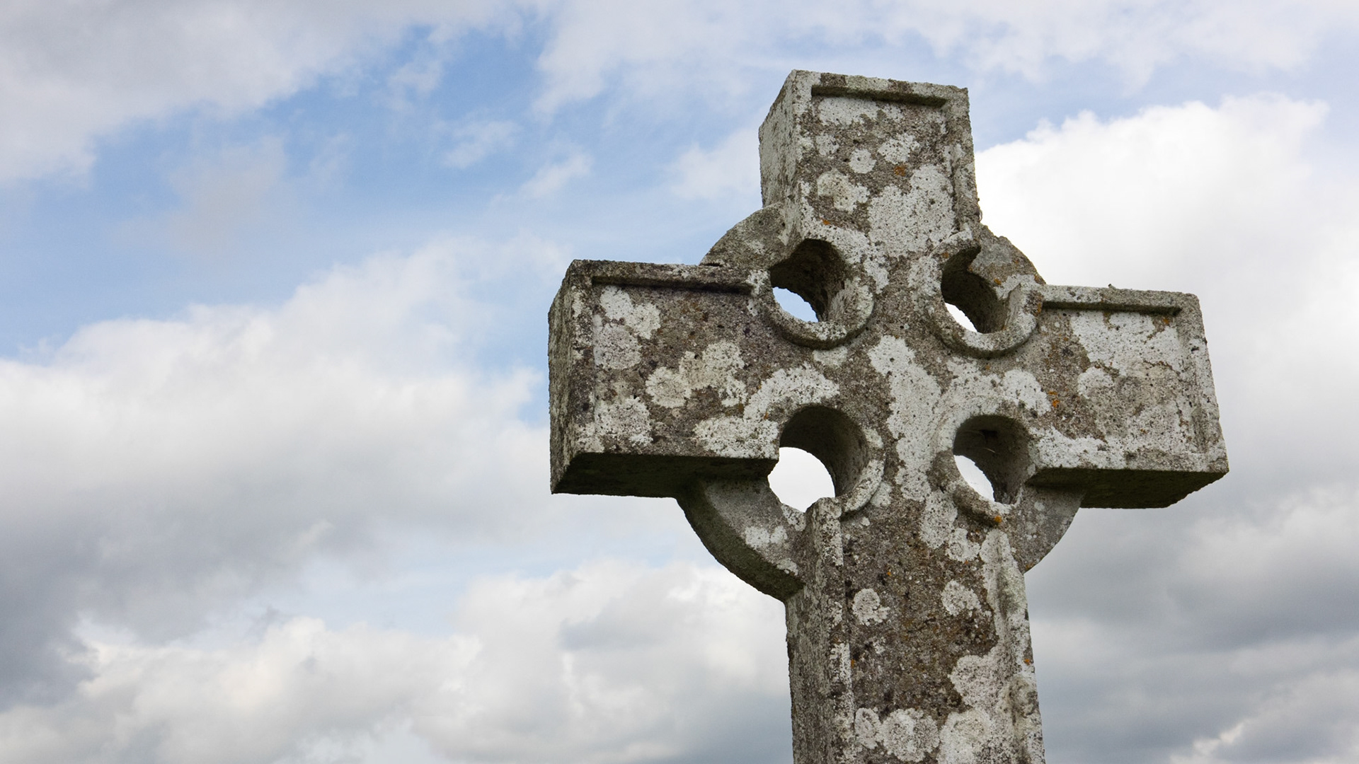 Clonmacnoise Monastic Site: Dan Grenham cross