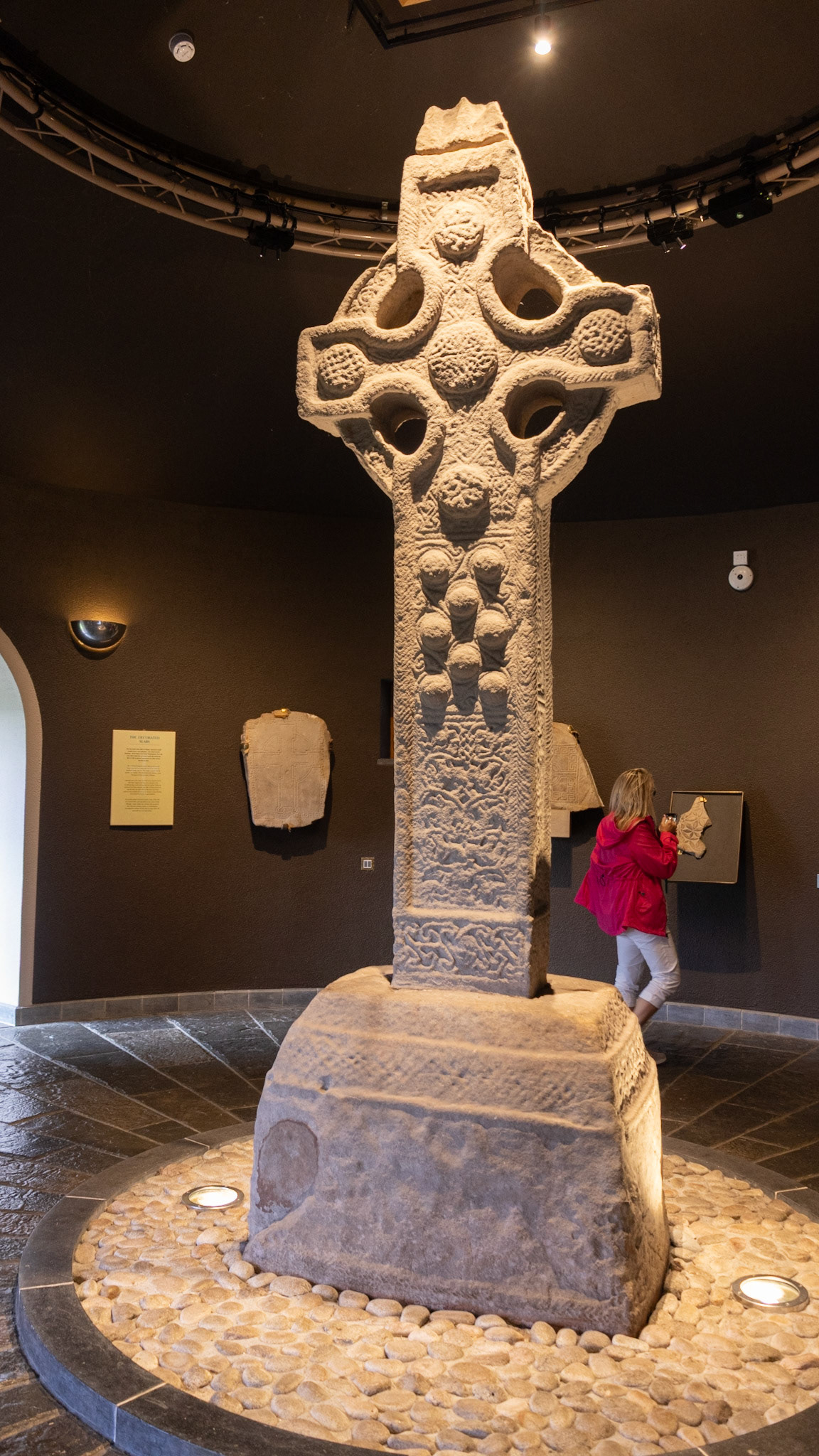 Clonmacnoise Monastic Site: South cross