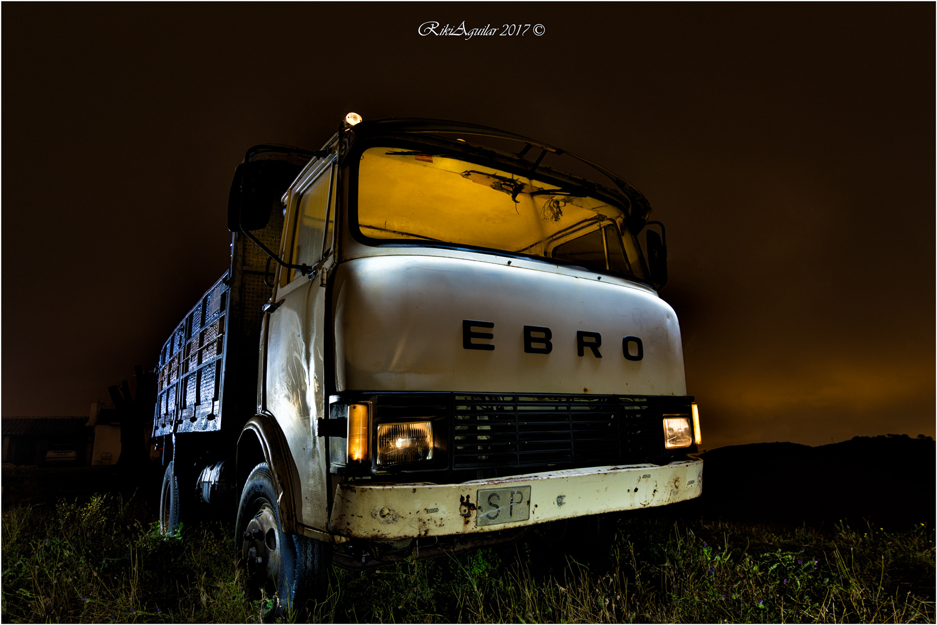 Pintando un camión.