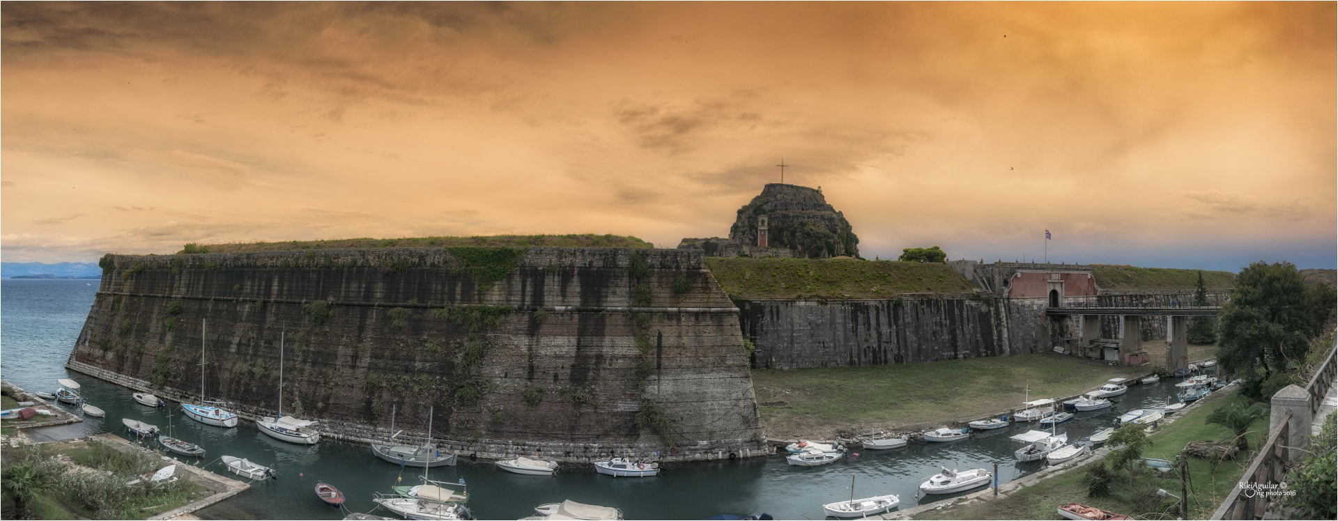 Fortaleza vieja y de la iglesia de San Jorge en Corfú, Grecia