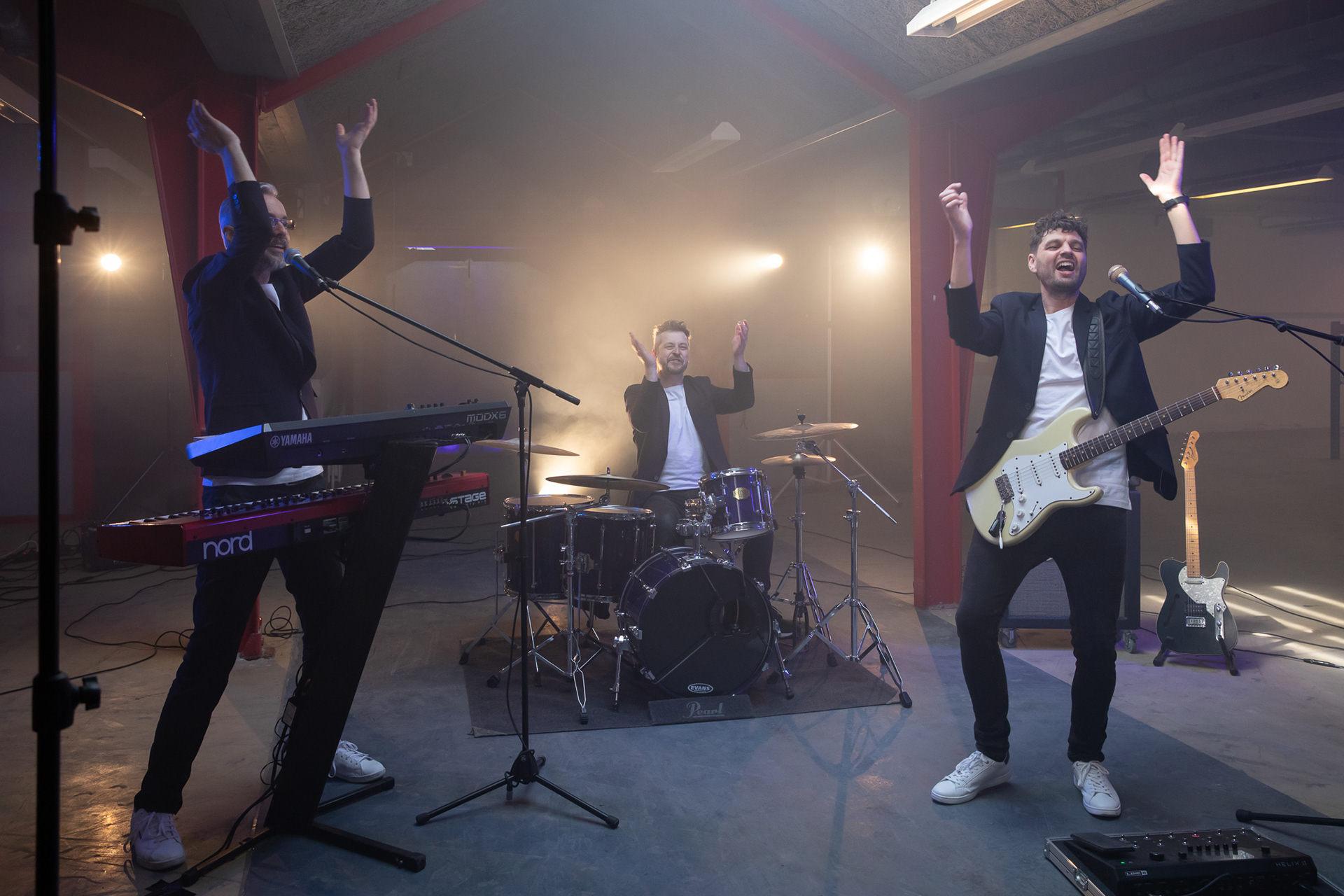 playlisten-band-live-band-til-fest-bryllupsband-musik -til-fest-orkester-til-bryllup-festmusik-band-til-firmafest-coverband-danske-orkestre-musik-til-event-musik-til-reception-musik-til-firmafest-byfest-underholdning-musik-til-julefrokost-bandbillede01