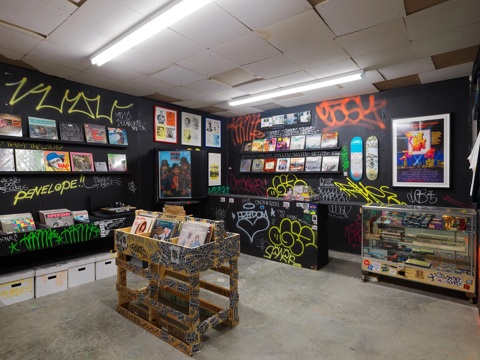 TRASH RECORDS