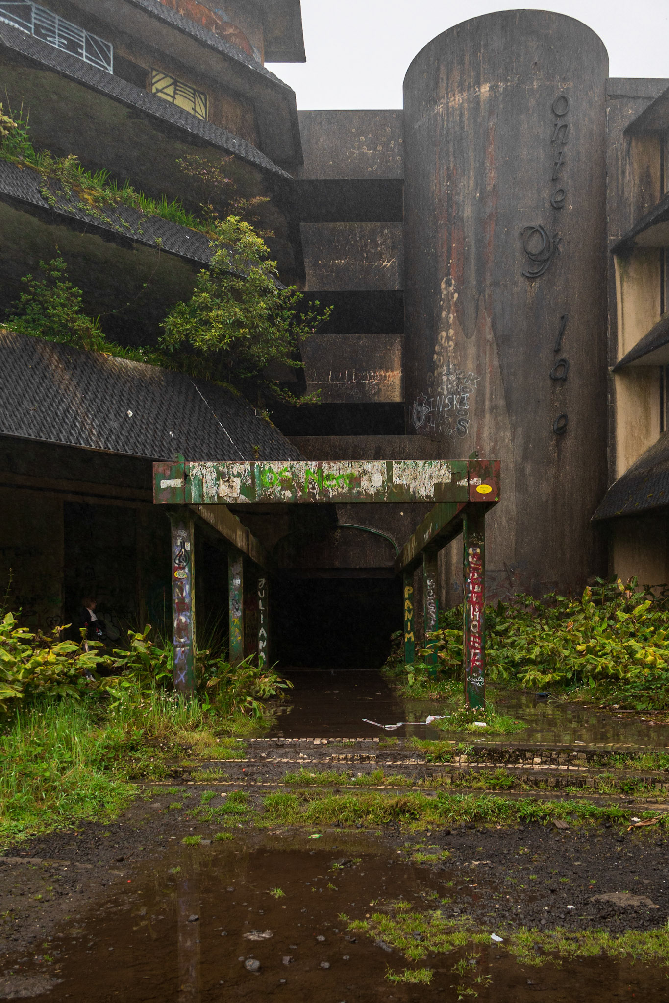 Abandoned Hotel in Sete Cidades 
