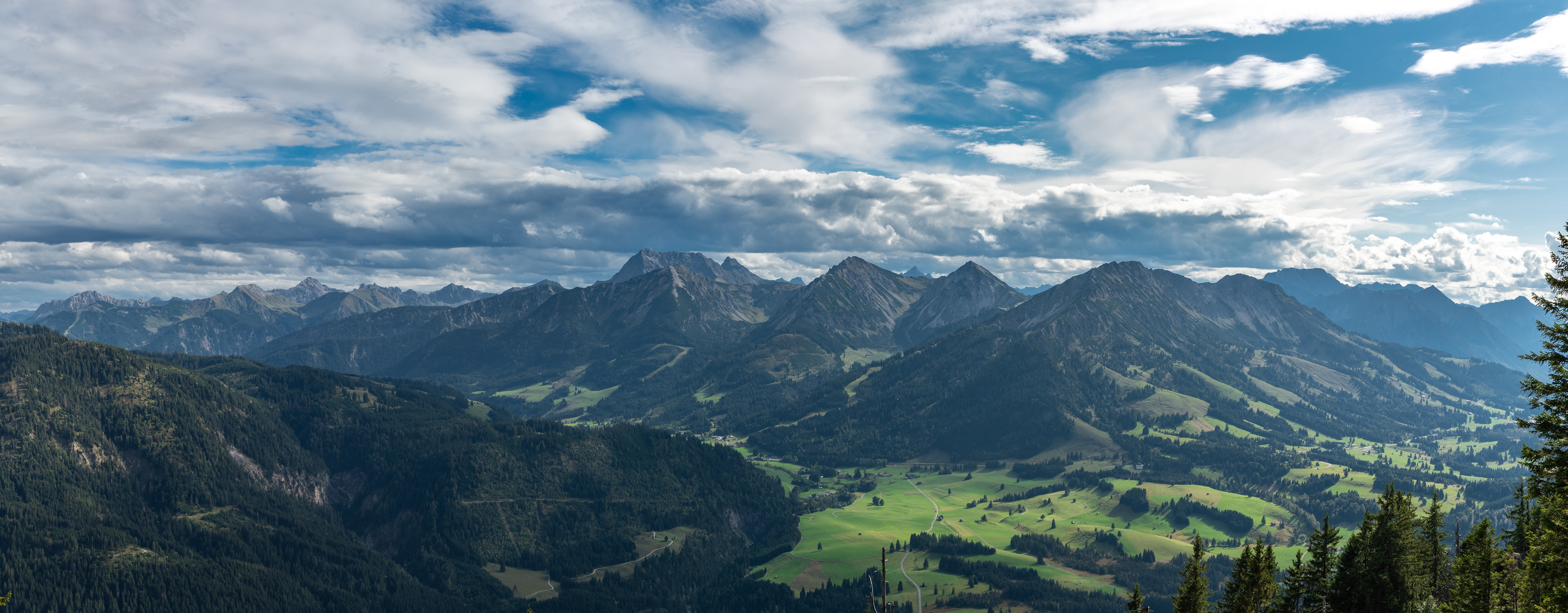 Blick vom Sorgschrofen ins Tannheimer Tal