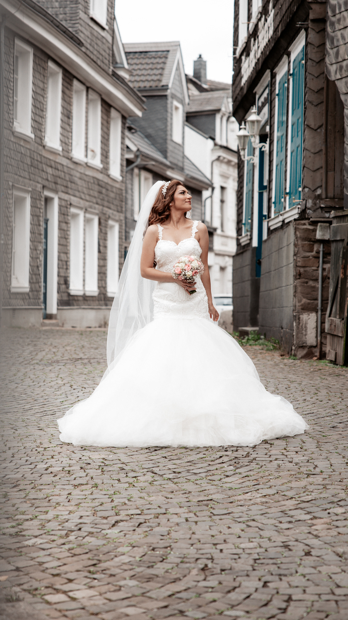 Velbert-Langenberg Hochzeitsfoto von Özge in der Altstadt am Alten Markt