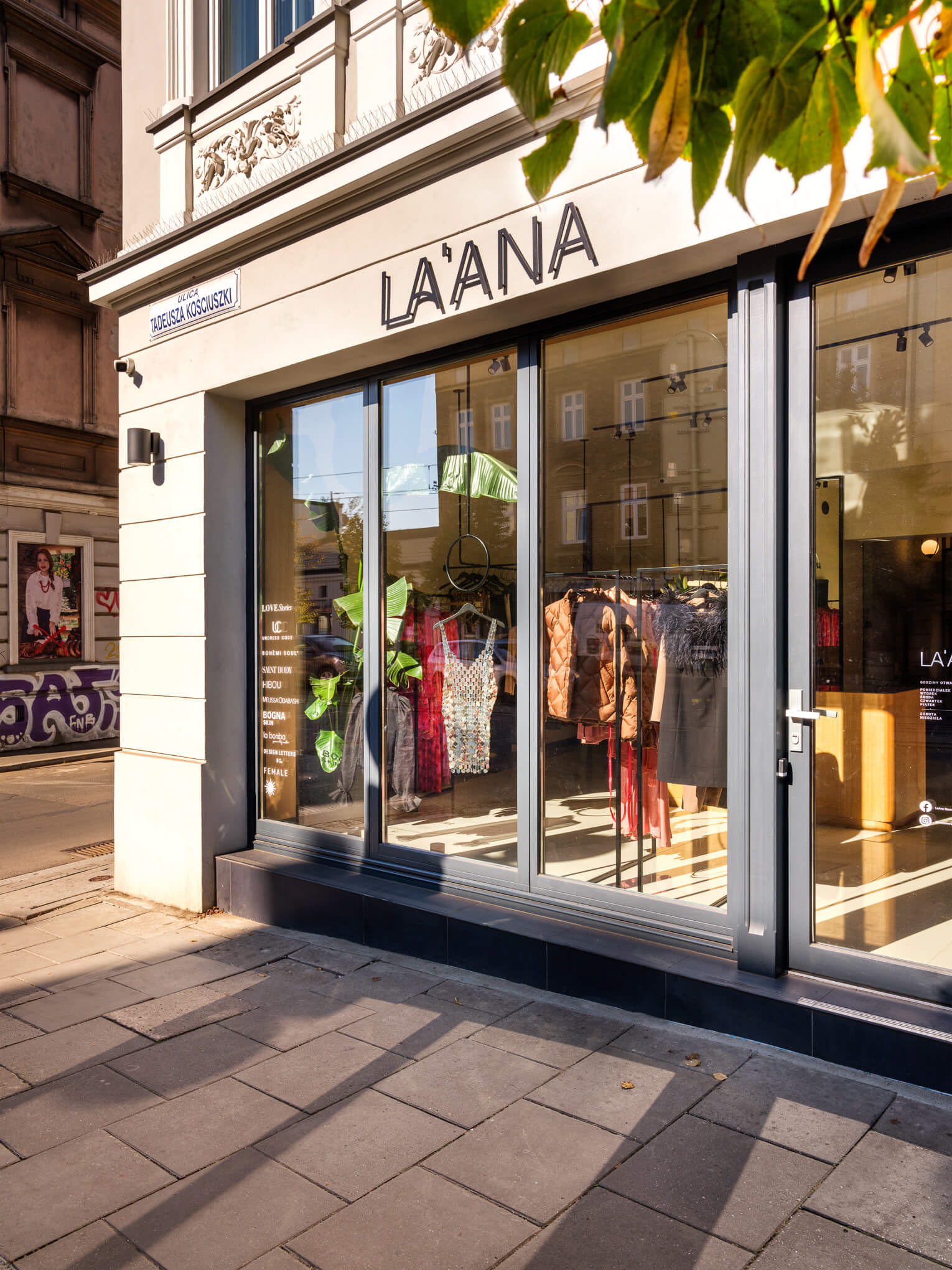 concept store LA'ANA / proj. Kumashdesign