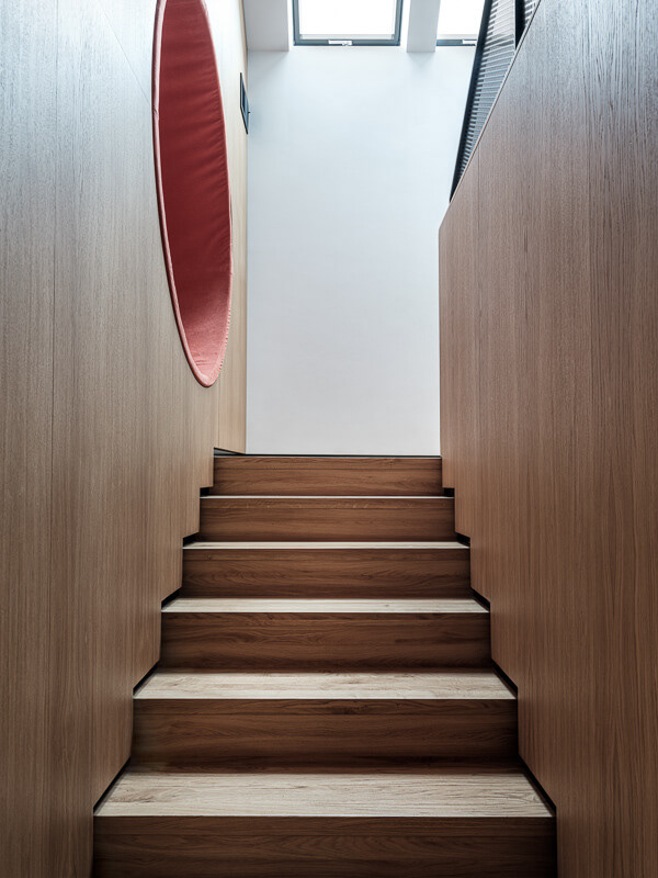 schody / Dom pod Krakowem - sesja dla architektów z Kropka Studio