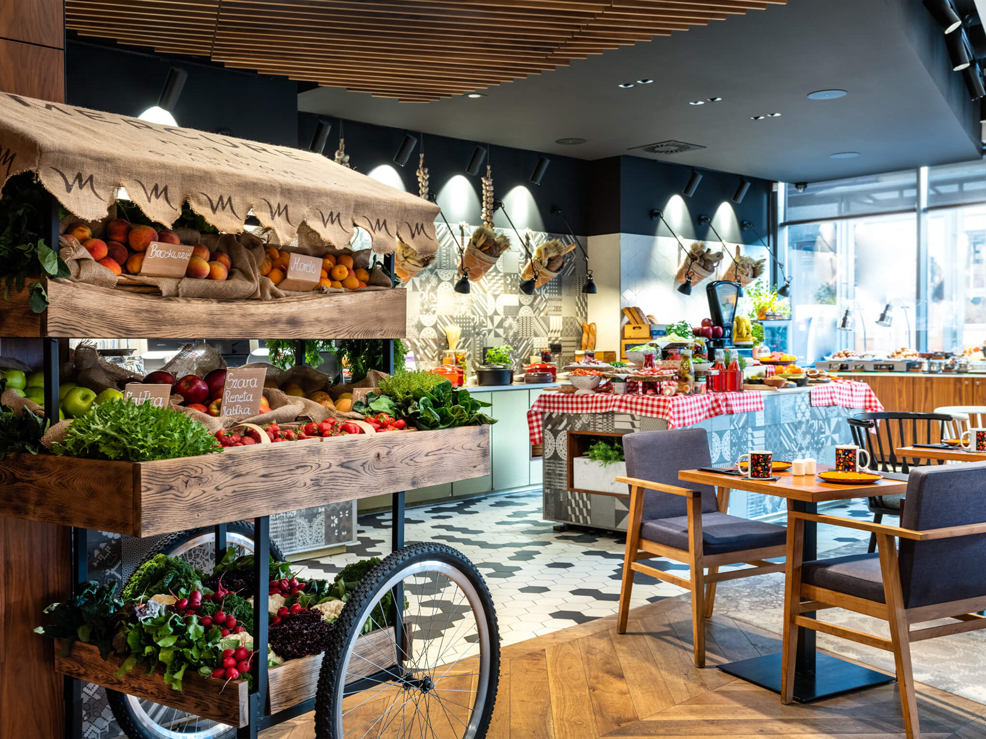 bufet śniadaniowy w hotelu Mercure stare Miasto w Krakowie