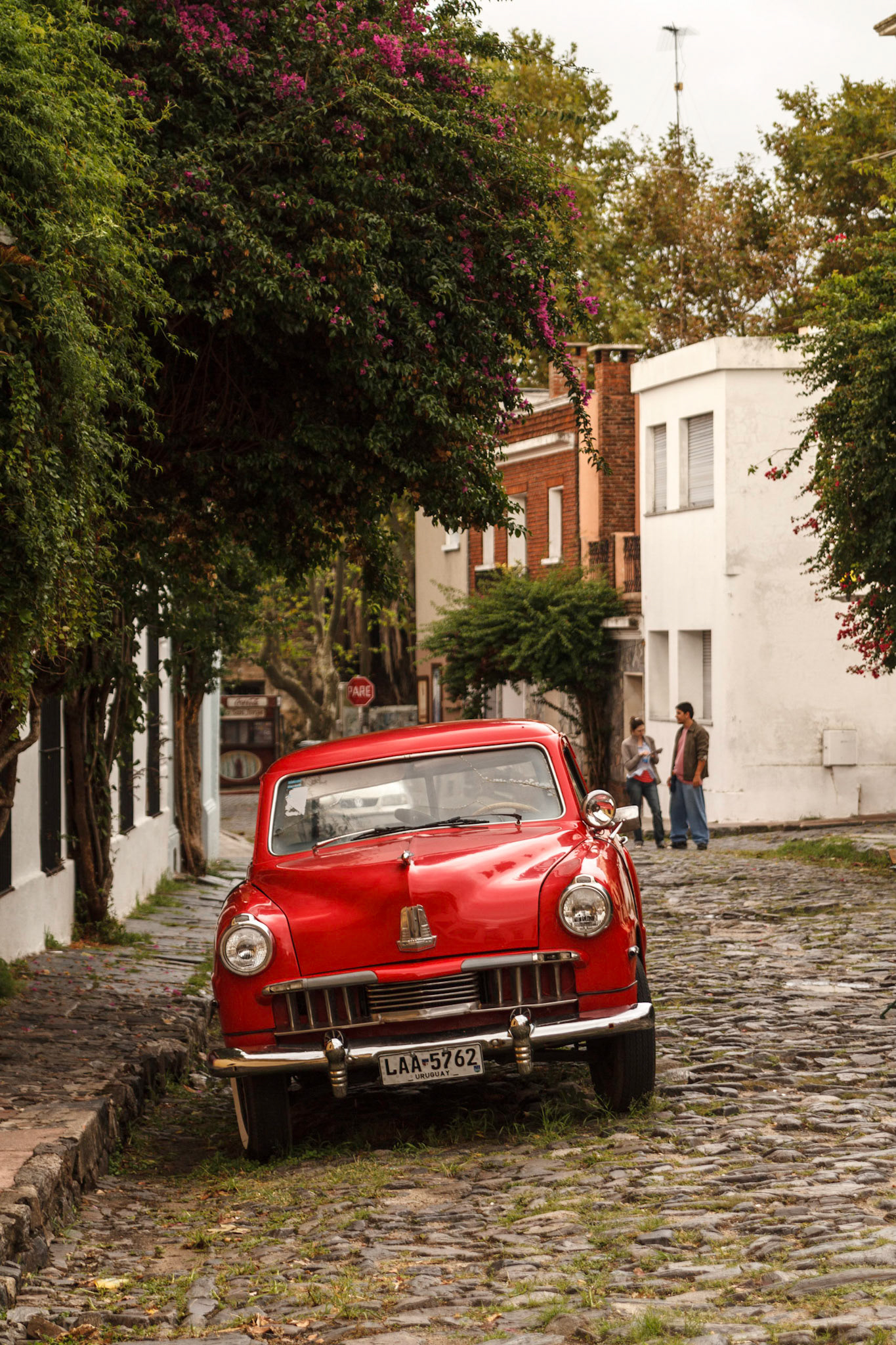 Old car in alley - Montedevideo, Uruguay