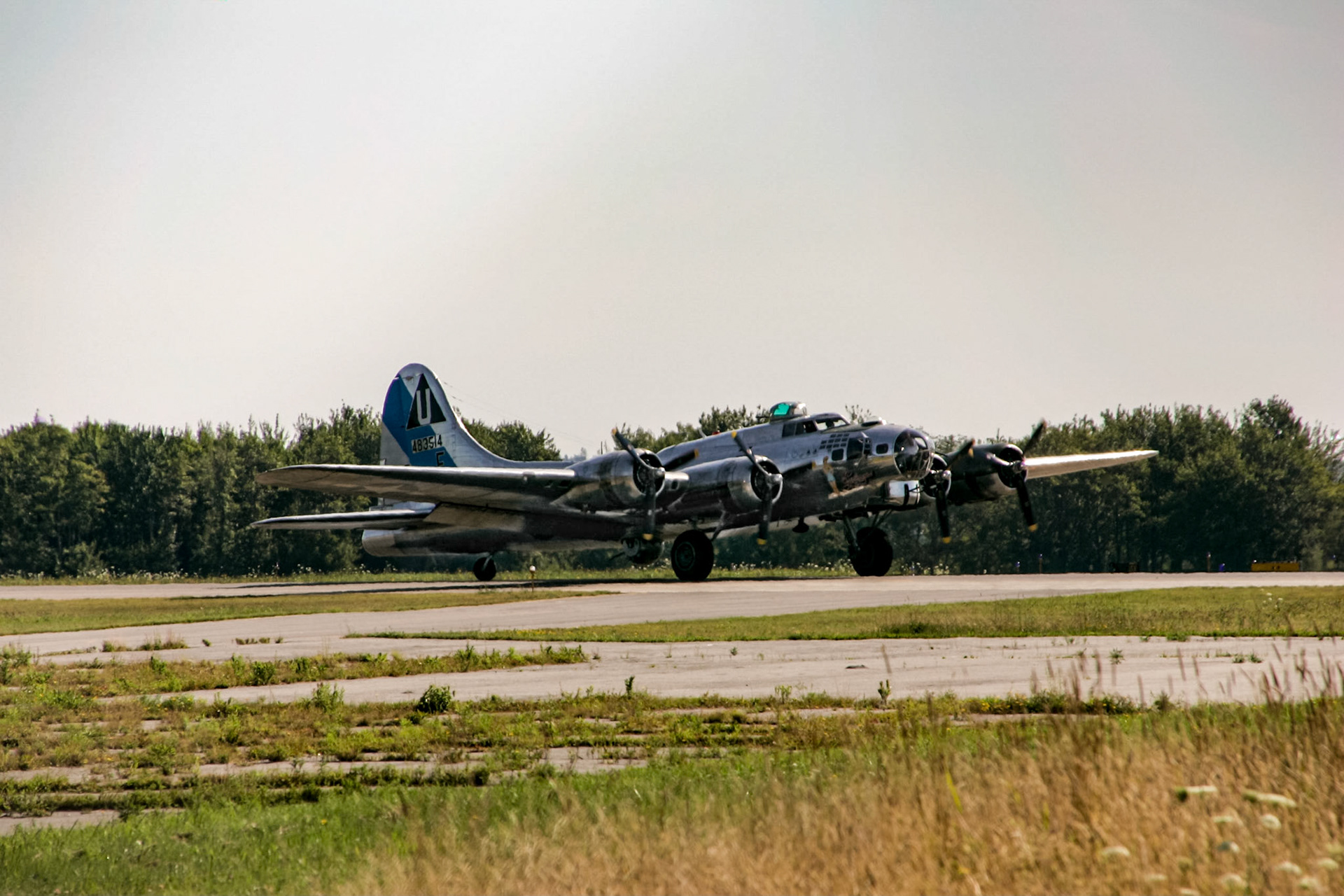 B-17 Bomber offering expensive joy rides - Trenton, ME