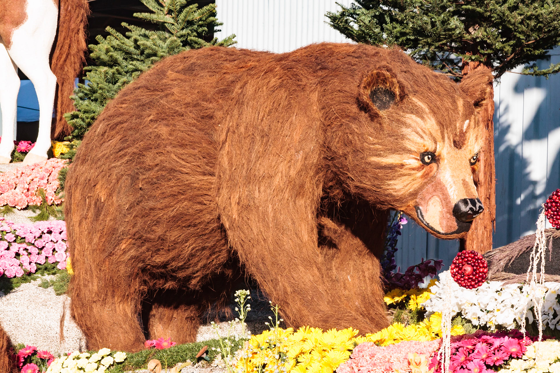 Float being prepared for the 2008 Tournament of Roses Parade - Pasadena, CA
