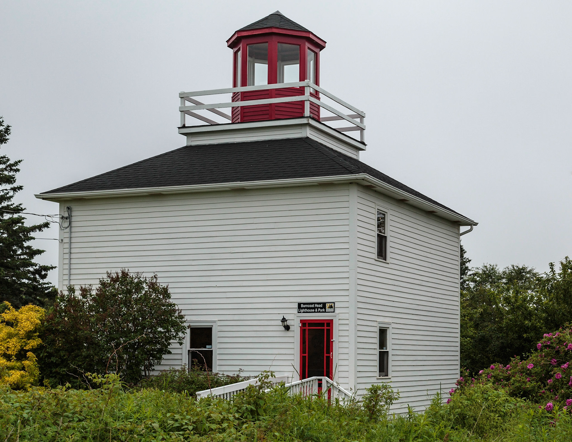 Bay of Fundy, Burncoat Lighthouse - Burncoat Point Park, Nova Scotia, Canada
