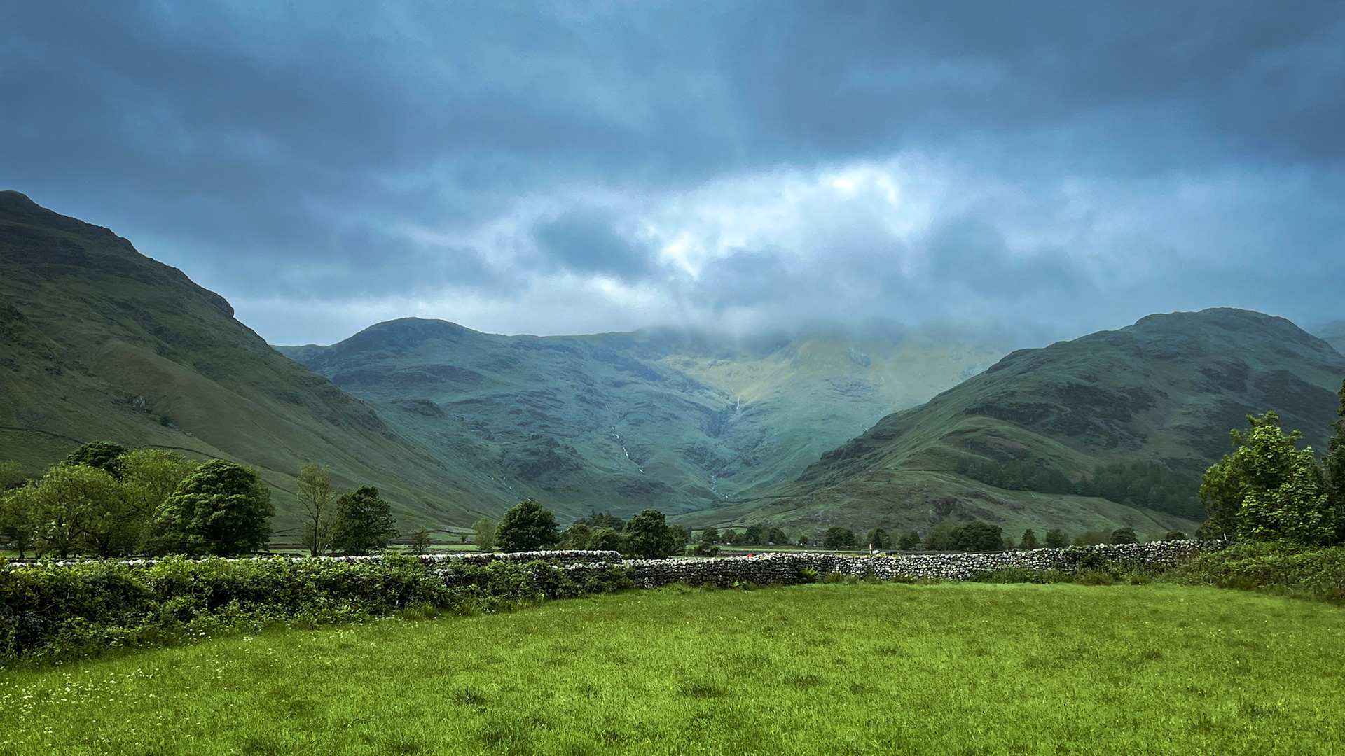 Grim weather, Beautiful view (Great Langdale, May 2024)