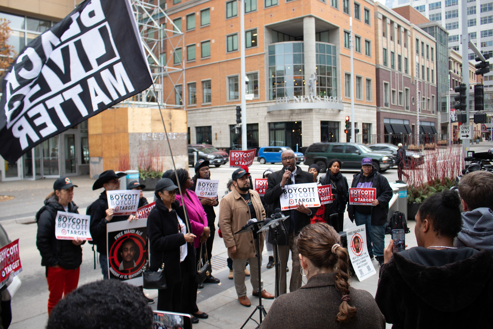 Black Lives Matter Minneapolis (creators of the national Target Boycott), Unidos MN, the Coalition to Free Mahdi Ali and other concerned citizens protesting outside of Target HQ on 11/20/2025