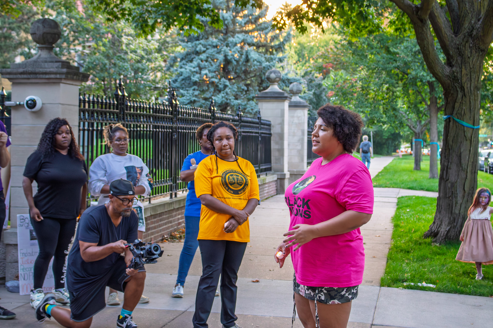 Activists at the Governor's residence on 10/2/2025 protesting wrongful incarceration. Journalist DA Bullock, Marvina Haynes, Julia Johnson, and others are seen in the shot.
