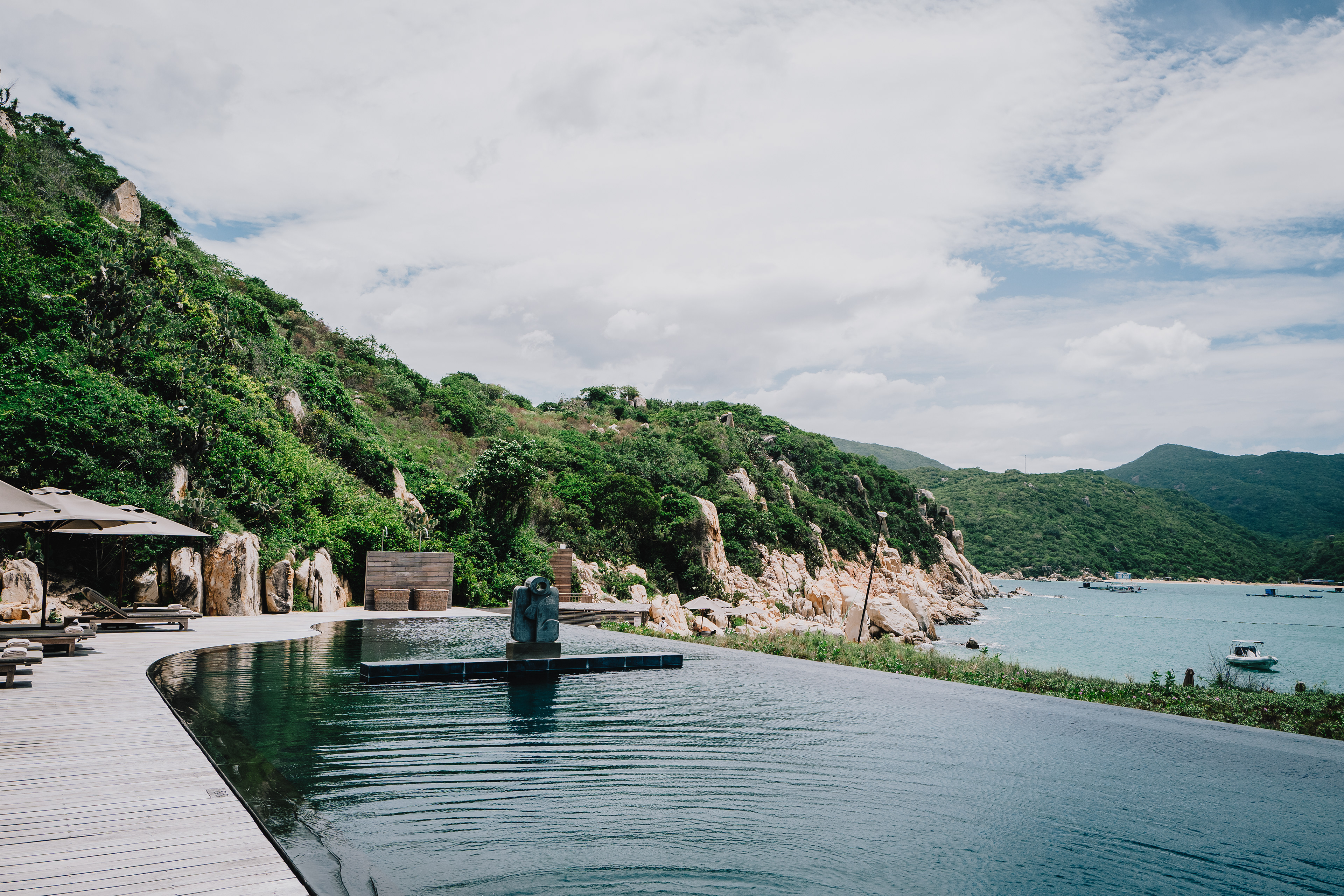 Infinity pool - Vinh Hy Bay