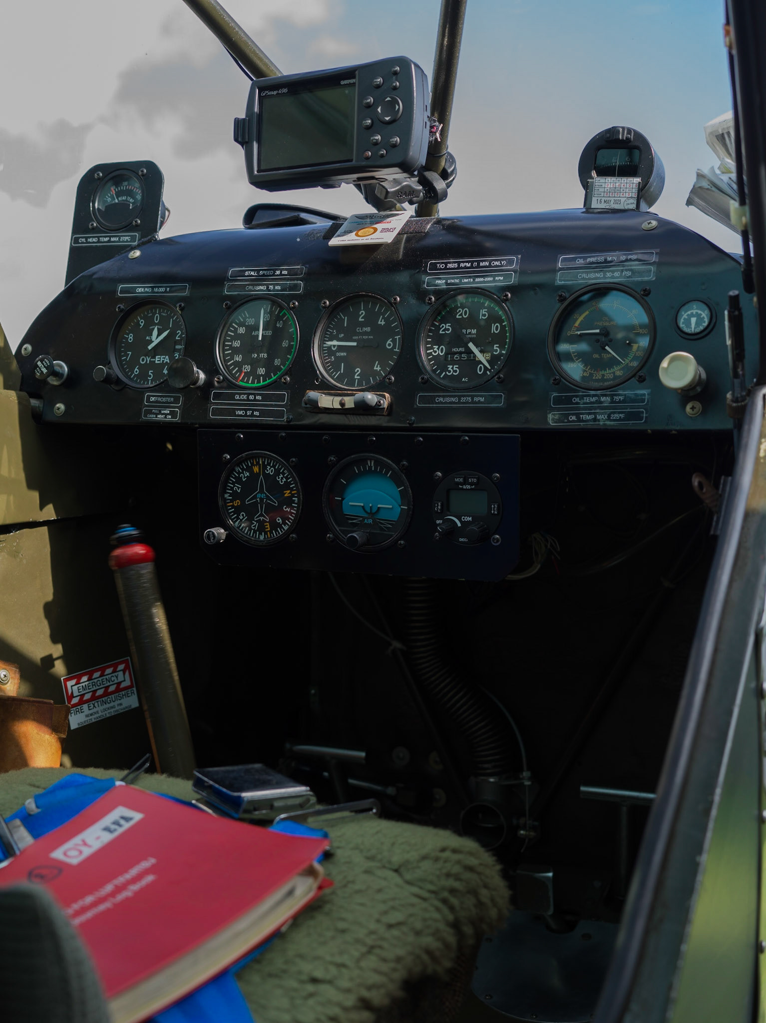 OY-EFA Cockpit II