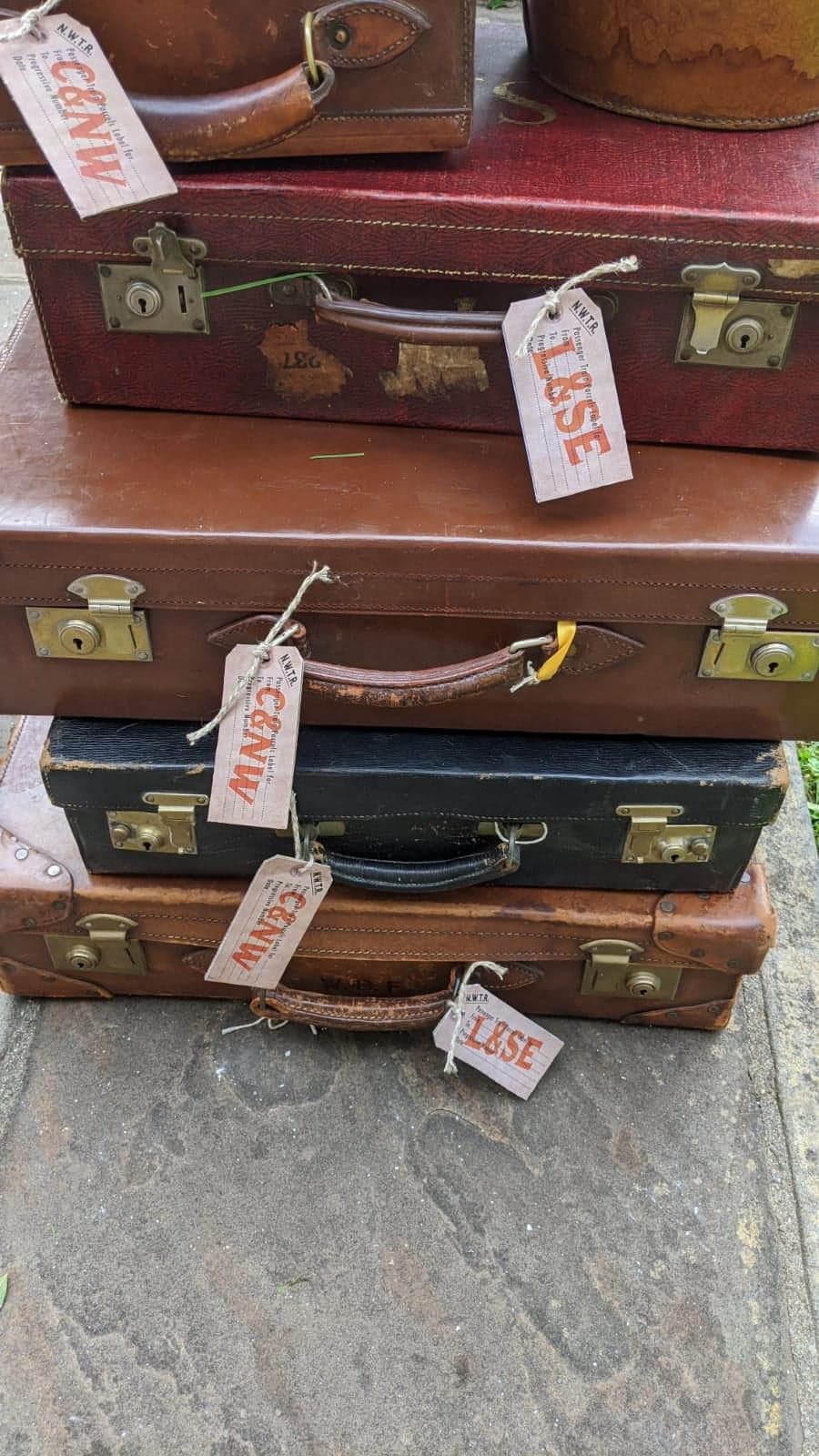 Luggage labels on screen