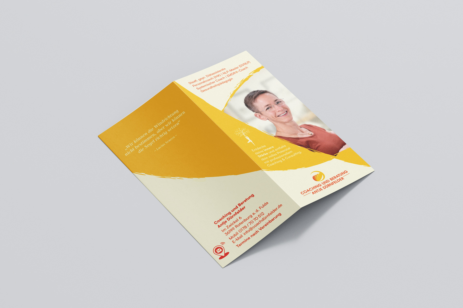 Flyer mit Parallelfalz im Format DIN Lang