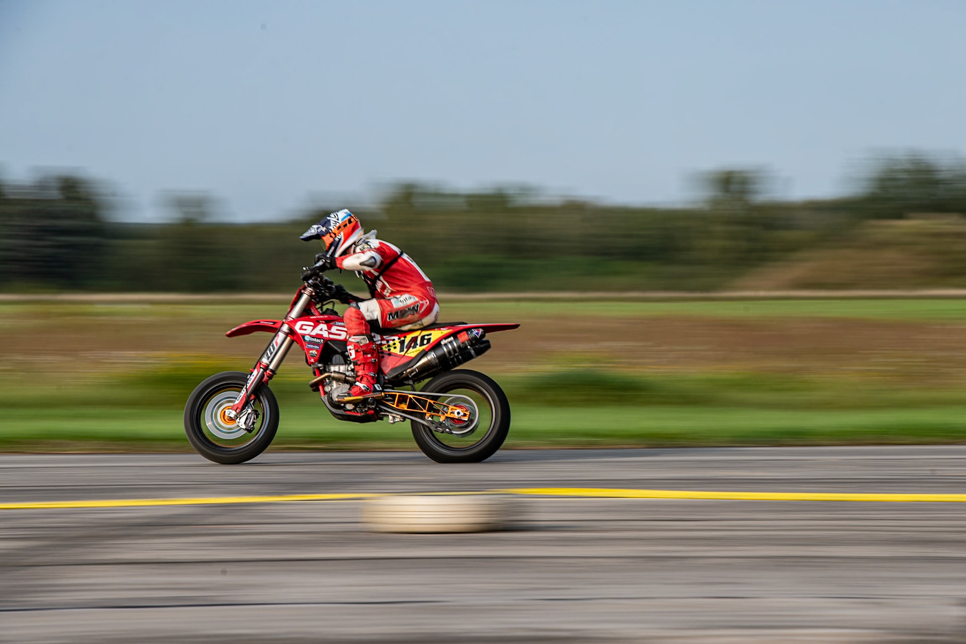 Auf dem 1500 m langen und schnellsten Kurs in Deutschland werden über 200 Teilnehmer erwartet. Bei den Rennen werden die Sieger in der Meisterschaft S1 und die DMSB Super Moto Meisterschaft S2 sowie dem DMSB SuperMoto Pokal S3 und der SuperMoto Trophy S4 Nord/Süd ermittelt.