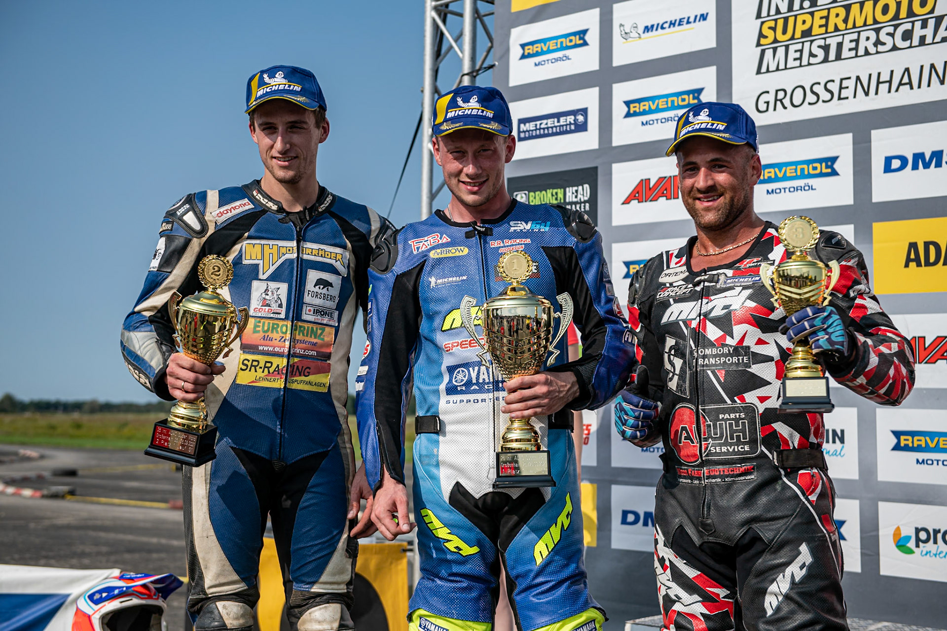 Auf dem 1500 m langen und schnellsten Kurs in Deutschland werden über 200 Teilnehmer erwartet. Bei den Rennen werden die Sieger in der Meisterschaft S1 und die DMSB Super Moto Meisterschaft S2 sowie dem DMSB SuperMoto Pokal S3 und der SuperMoto Trophy S4 Nord/Süd ermittelt.Simon Fröhlich in der Klasse S5 mit der Startnummer #117 aus Stuttgart (DEU), Simon Vilhelmsen in der Klasse S1 mit der Startnummer #1 aus Middelfart (DNK), Nico Joannidis in der Klasse S1 mit der Startnummer #116 aus Heilbronn (DEU)