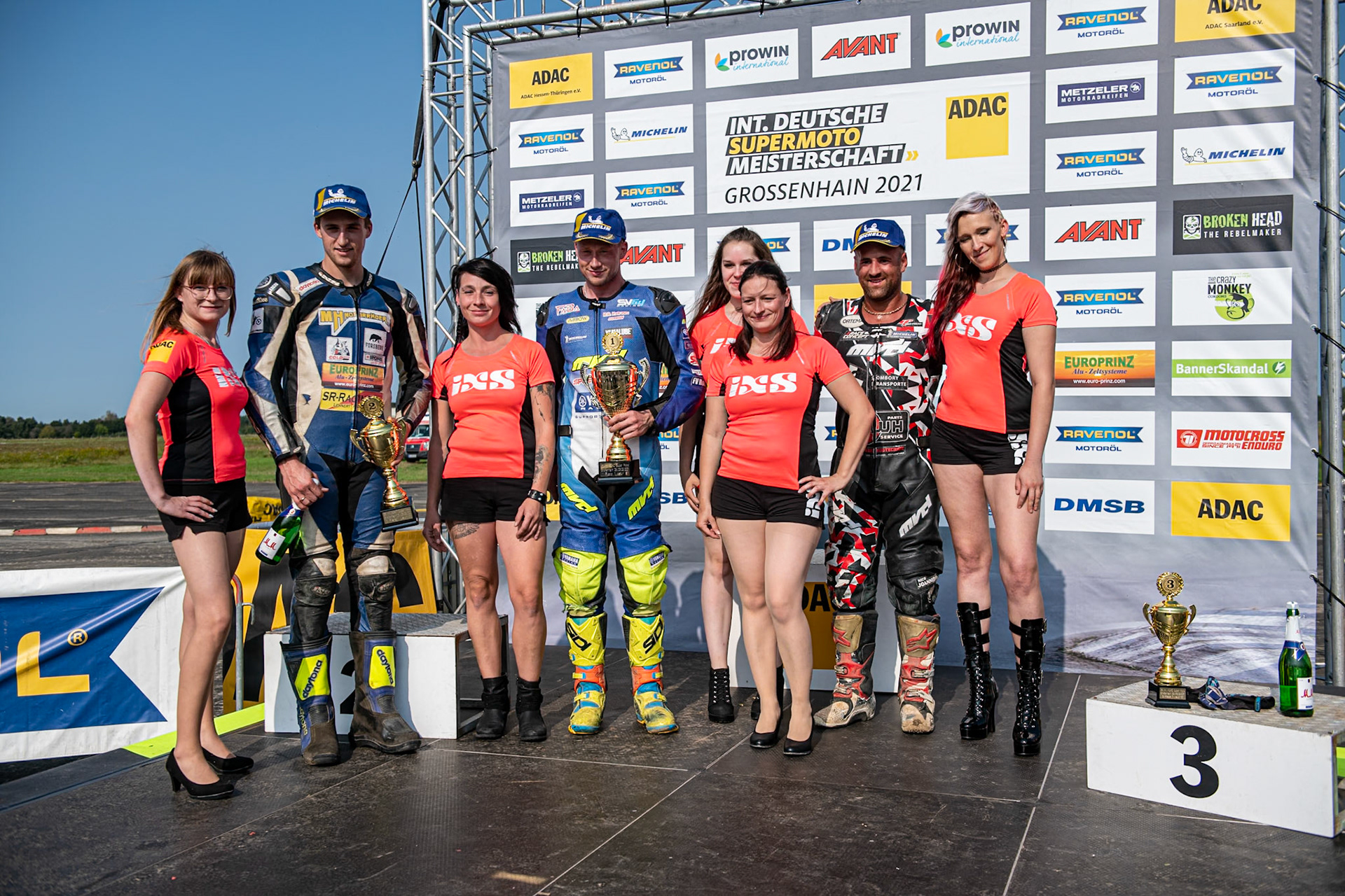 Auf dem 1500 m langen und schnellsten Kurs in Deutschland werden über 200 Teilnehmer erwartet. Bei den Rennen werden die Sieger in der Meisterschaft S1 und die DMSB Super Moto Meisterschaft S2 sowie dem DMSB SuperMoto Pokal S3 und der SuperMoto Trophy S4 Nord/Süd ermittelt.Simon Fröhlich in der Klasse S5 mit der Startnummer #117 aus Stuttgart (DEU), Simon Vilhelmsen in der Klasse S1 mit der Startnummer #1 aus Middelfart (DNK), Nico Joannidis in der Klasse S1 mit der Startnummer #116 aus Heilbronn (DEU)