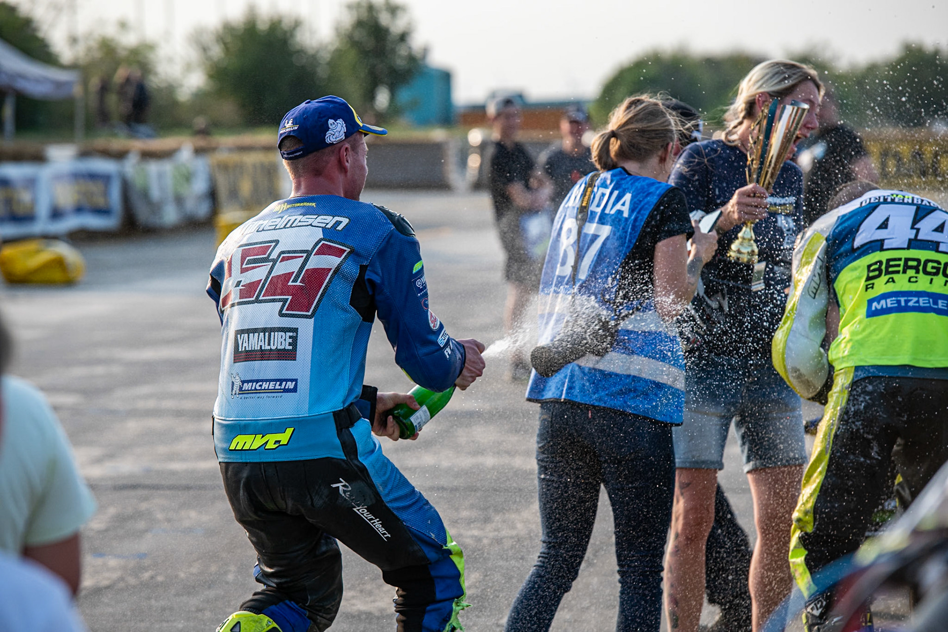 Auf dem 1500 m langen und schnellsten Kurs in Deutschland werden über 200 Teilnehmer erwartet. Bei den Rennen werden die Sieger in der Meisterschaft S1 und die DMSB Super Moto Meisterschaft S2 sowie dem DMSB SuperMoto Pokal S3 und der SuperMoto Trophy S4 Nord/Süd ermittelt.