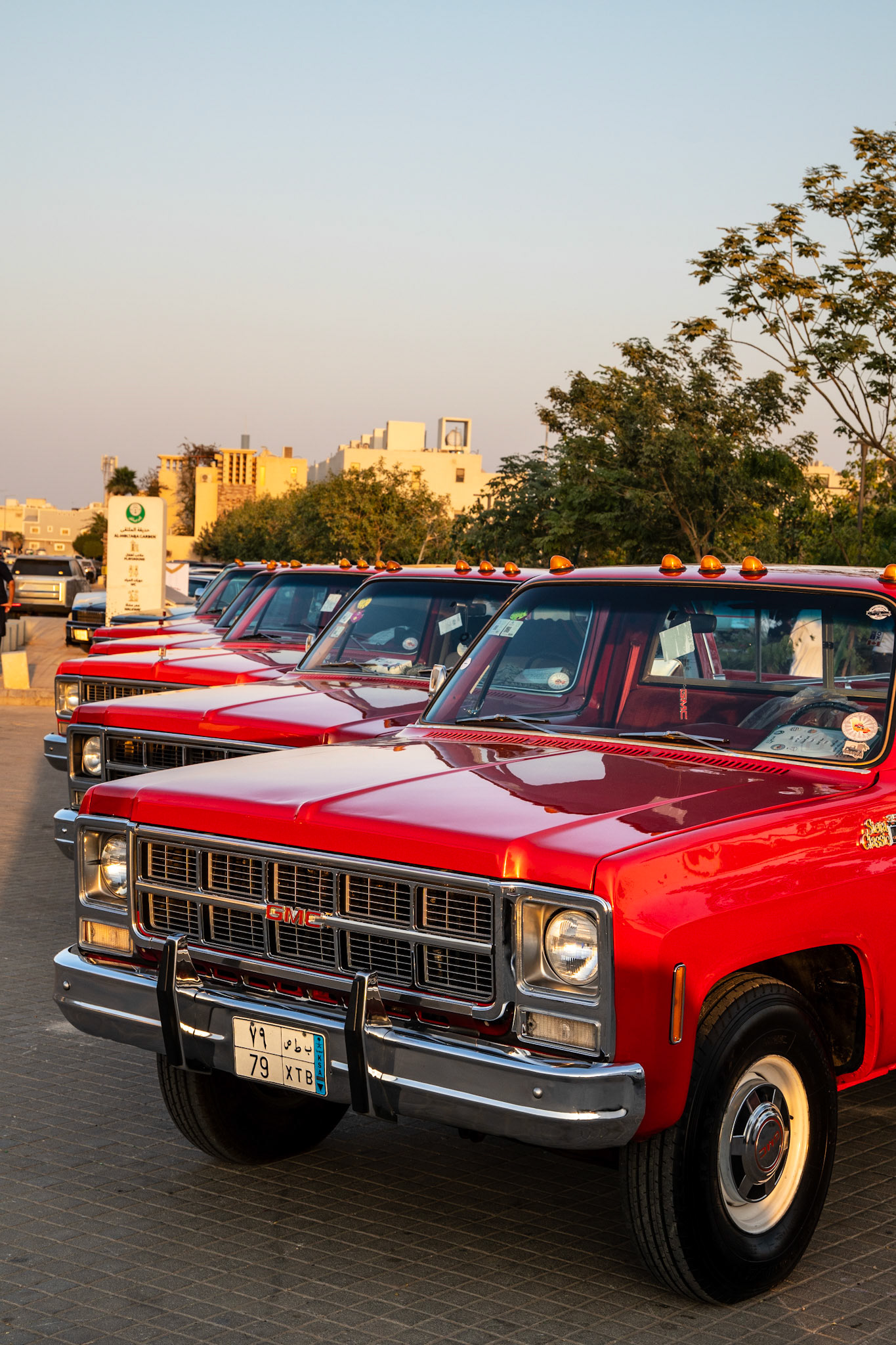 CLASSIC CARS MEET - RIYADH