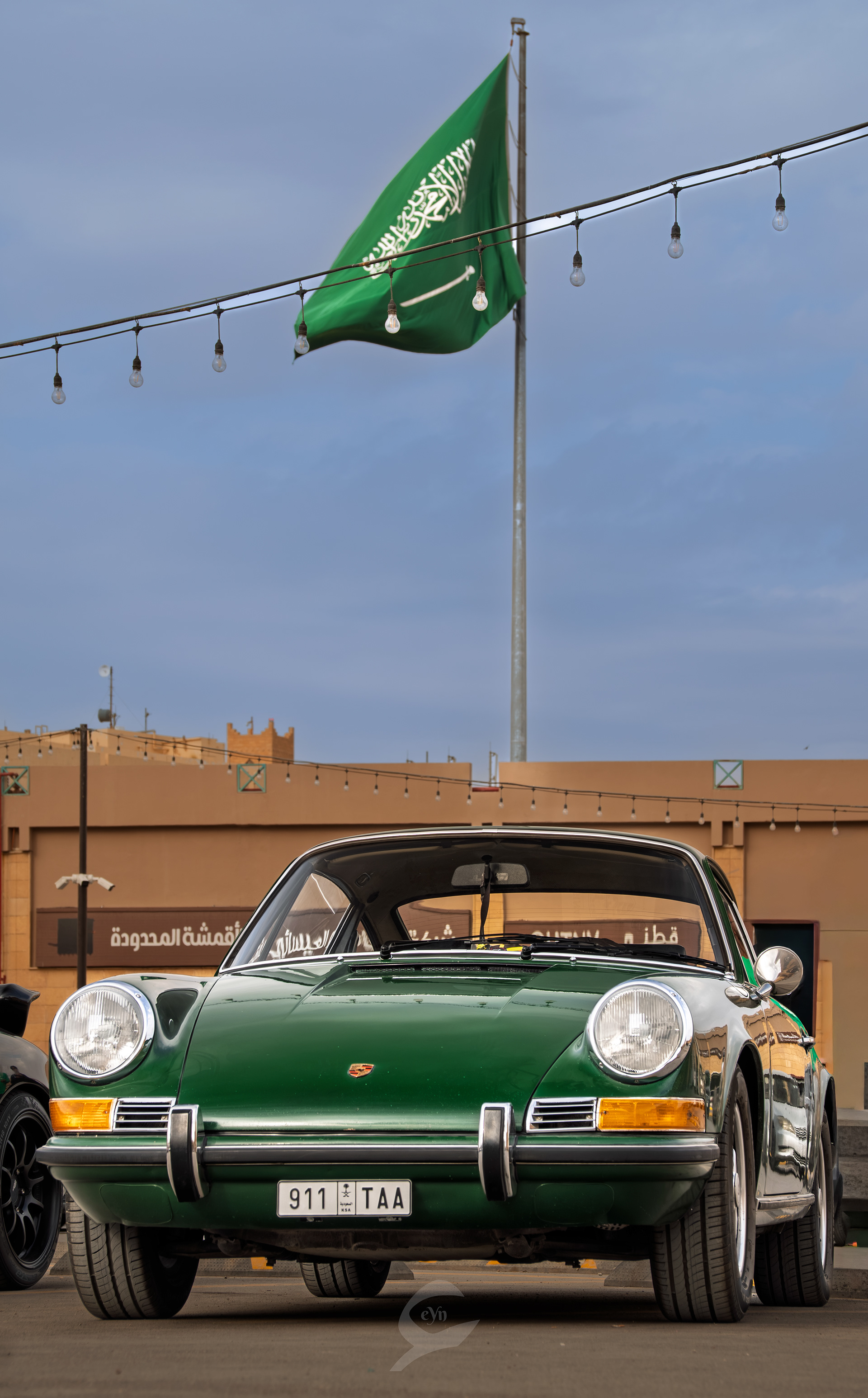 SEVEN CAR LOUNGE CLASSIC CARS MEET