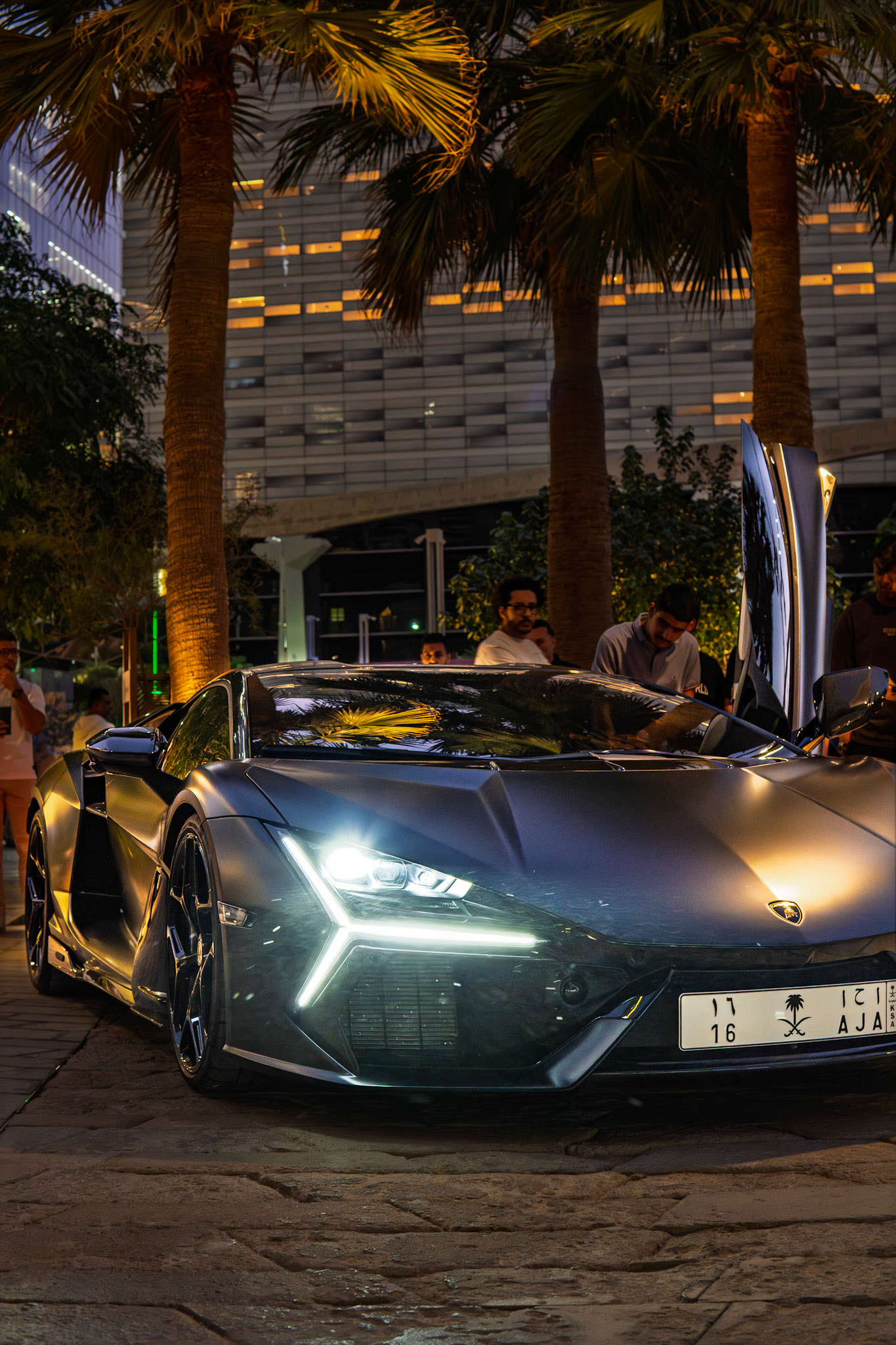 SEVEN CAR LOUNGE CAR MEET