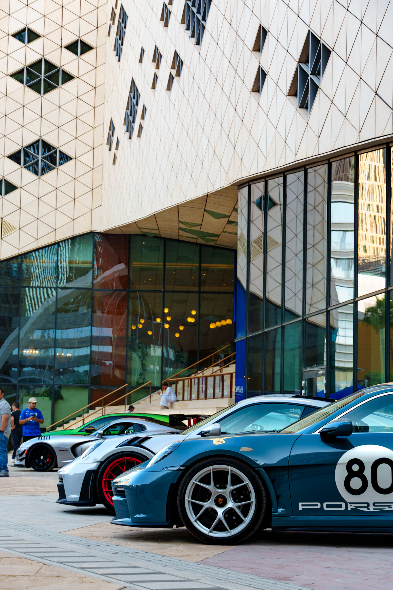 SEVEN CAR LOUNGE CAR MEET