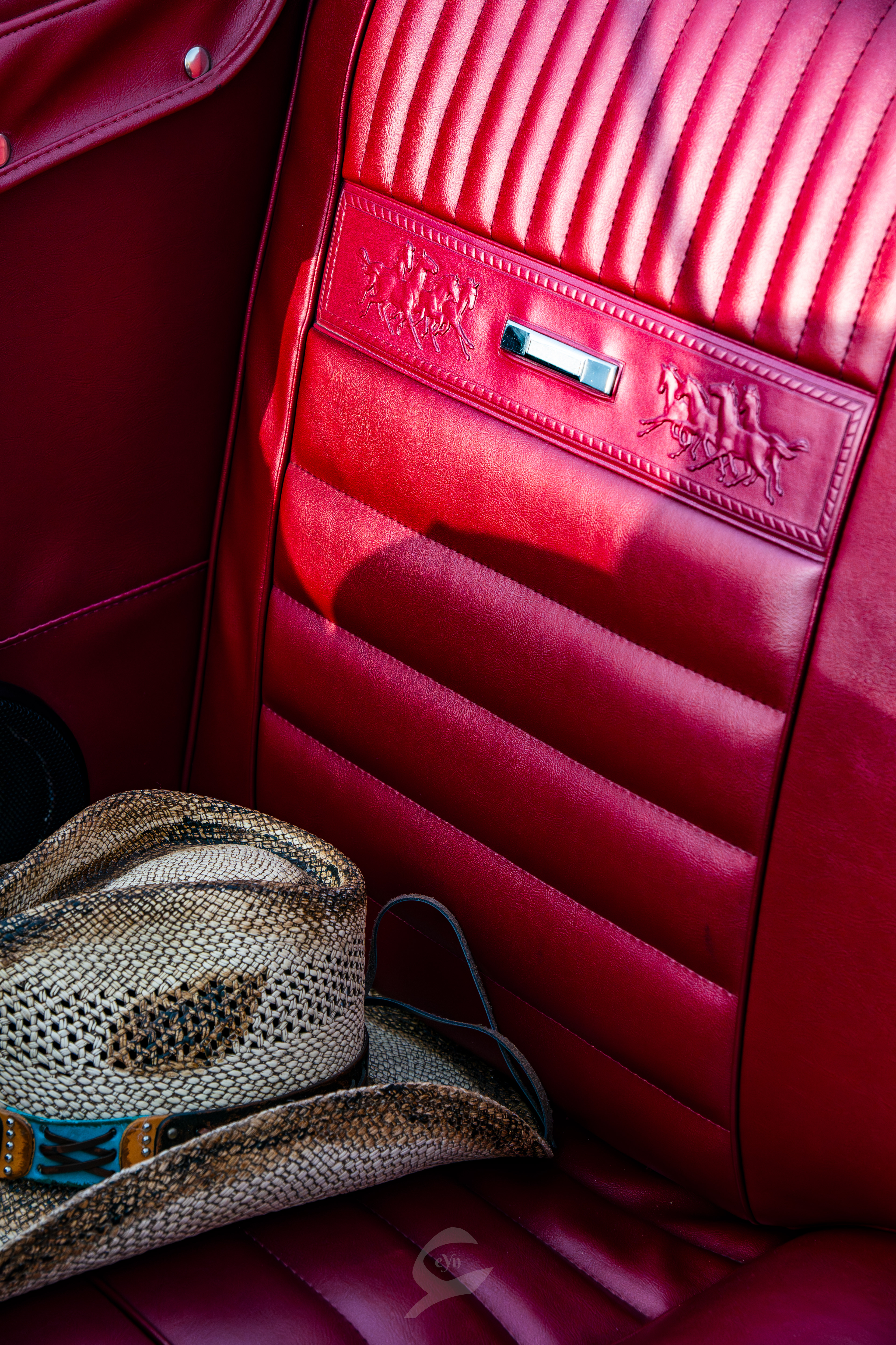 SEVEN CAR LOUNGE CLASSIC CARS MEET