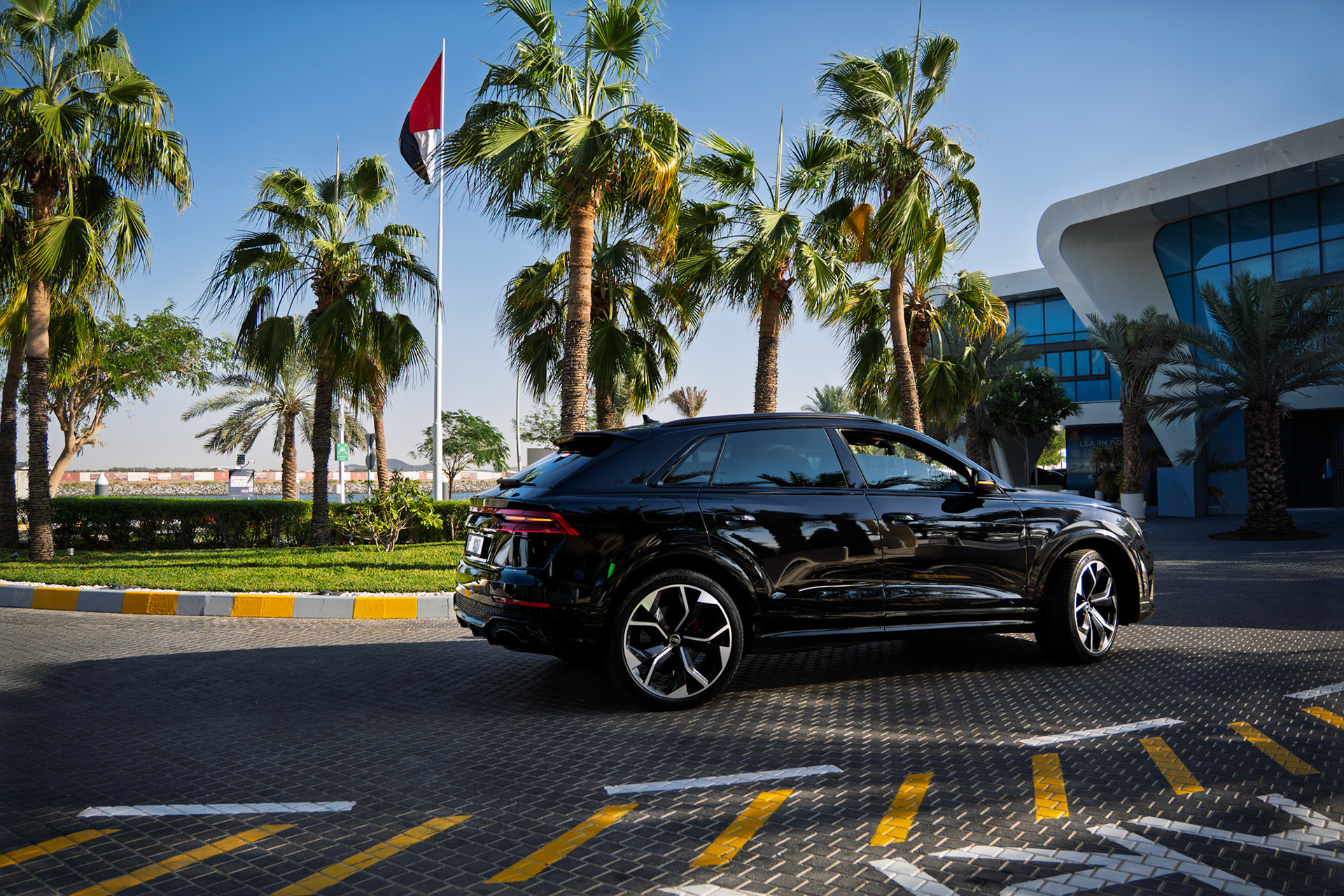 MARINA WALK - 2023 AUDI RSQ8