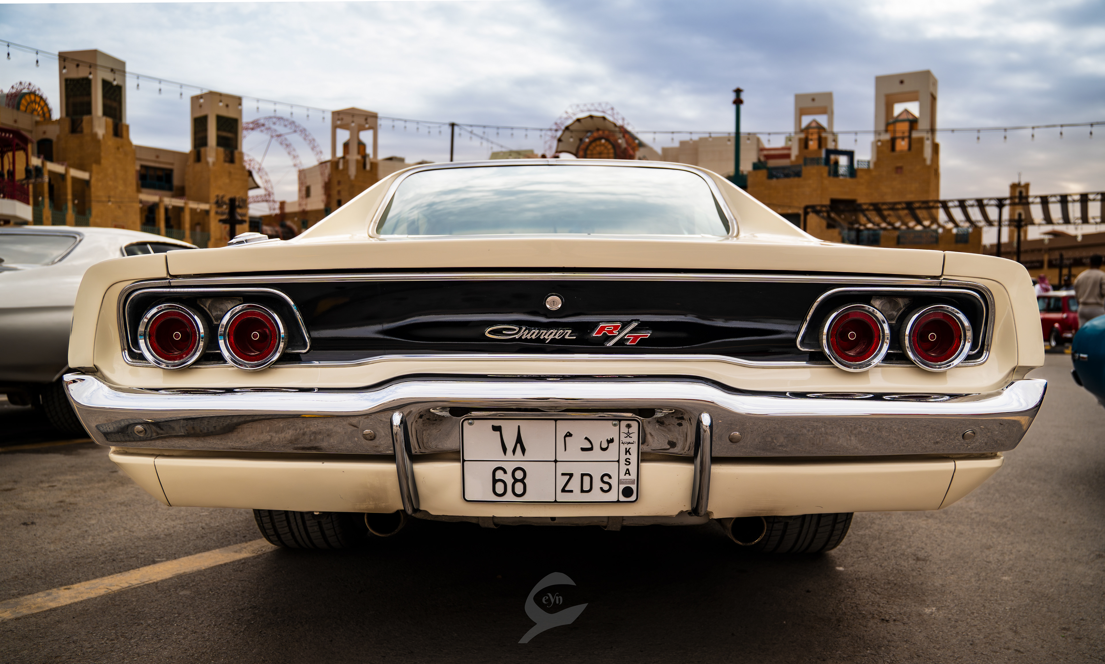 SEVEN CAR LOUNGE CLASSIC CARS MEET