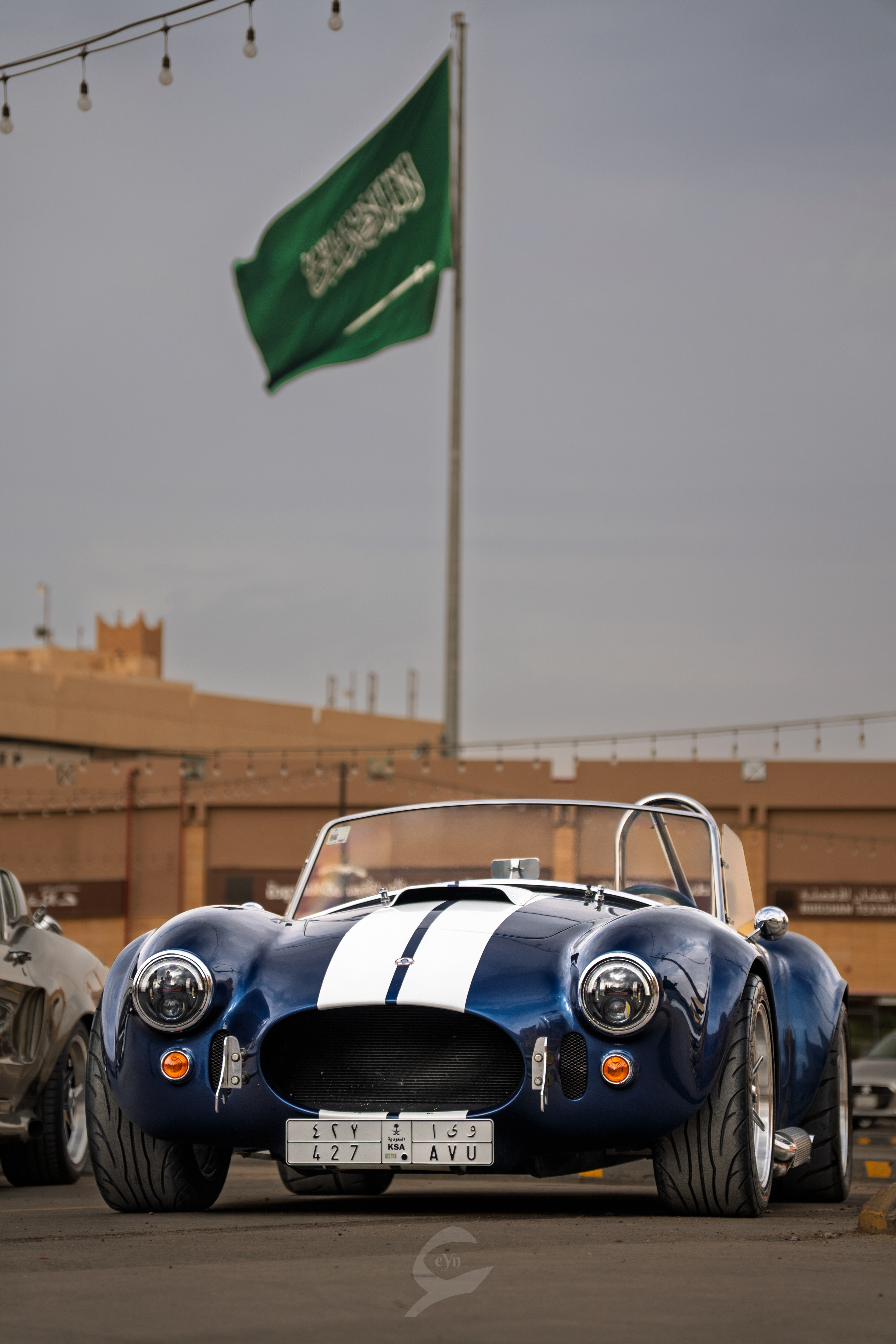 SEVEN CAR LOUNGE CLASSIC CARS MEET