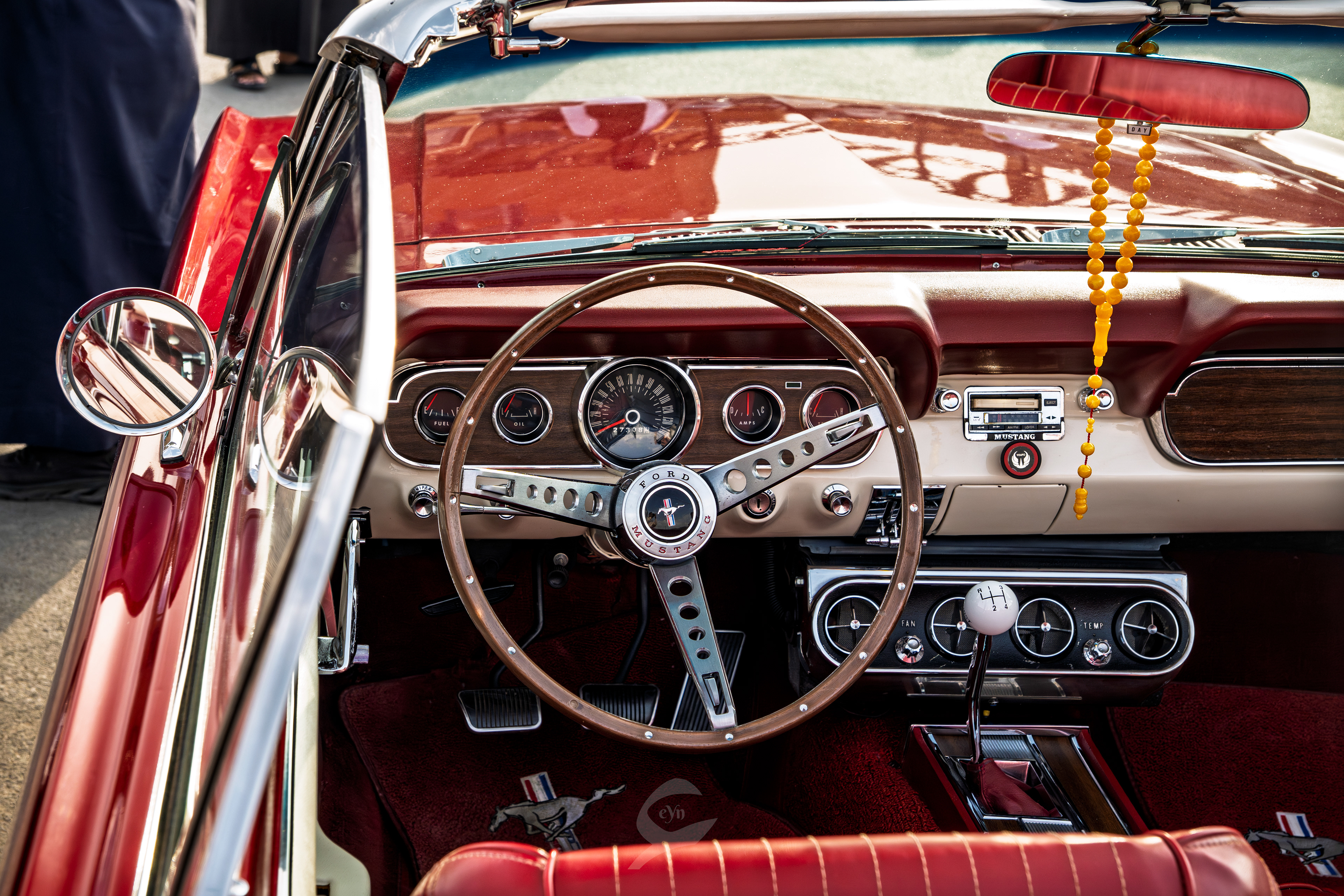 SEVEN CAR LOUNGE CLASSIC CARS MEET