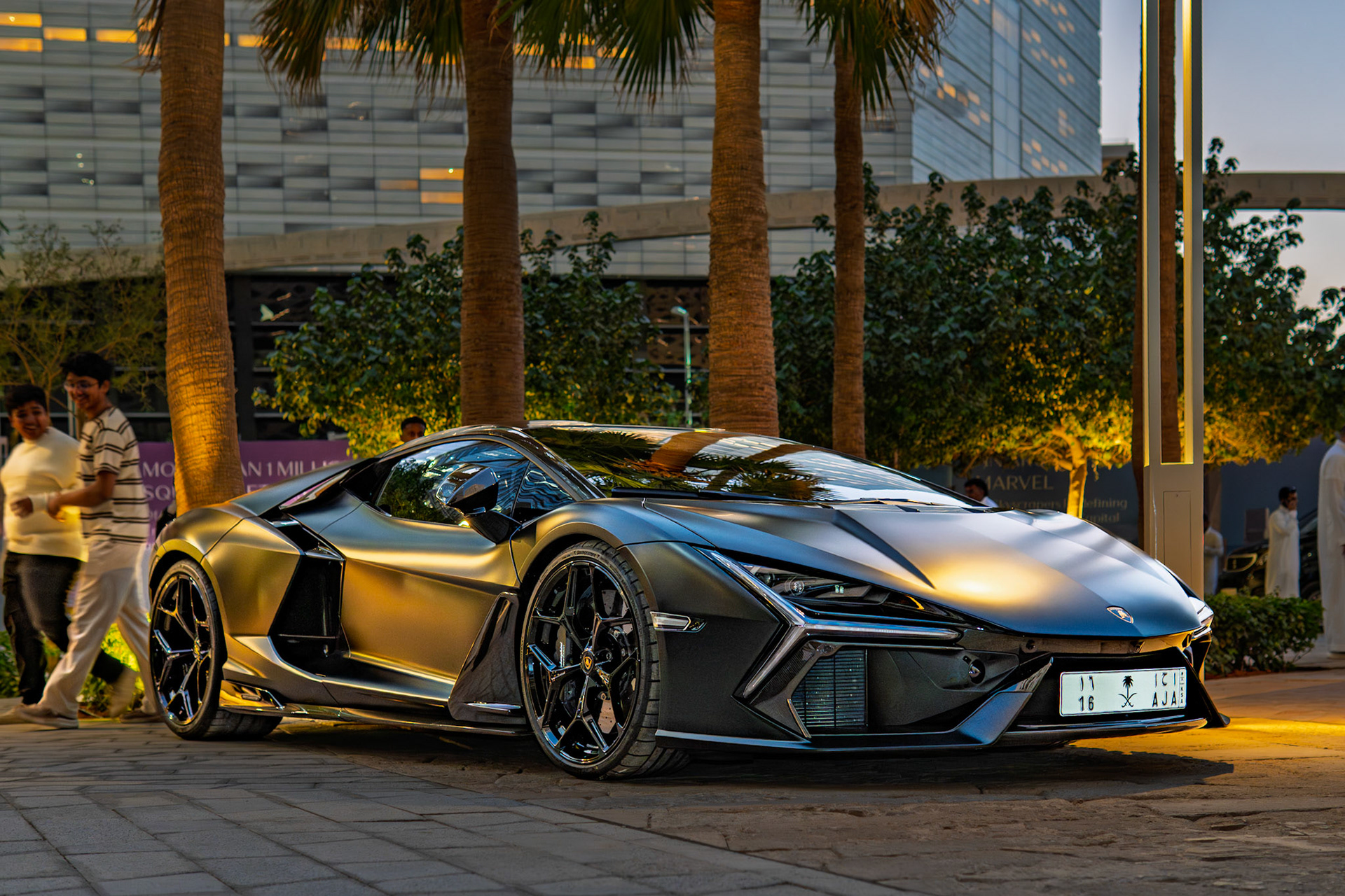 SEVEN CAR LOUNGE CAR MEET