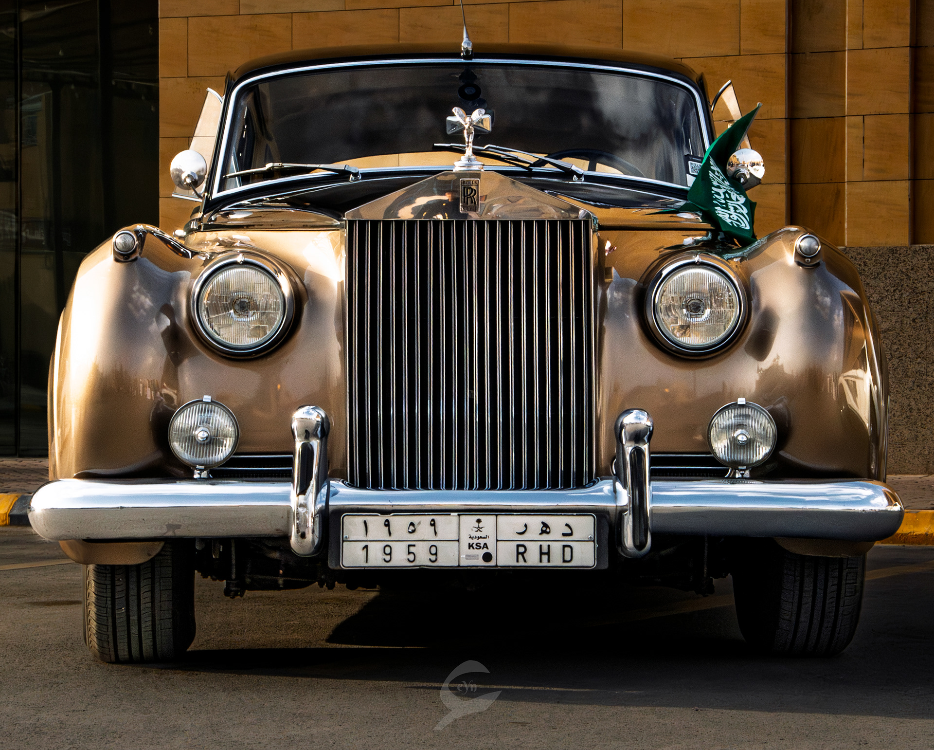 SEVEN CAR LOUNGE CLASSIC CARS MEET