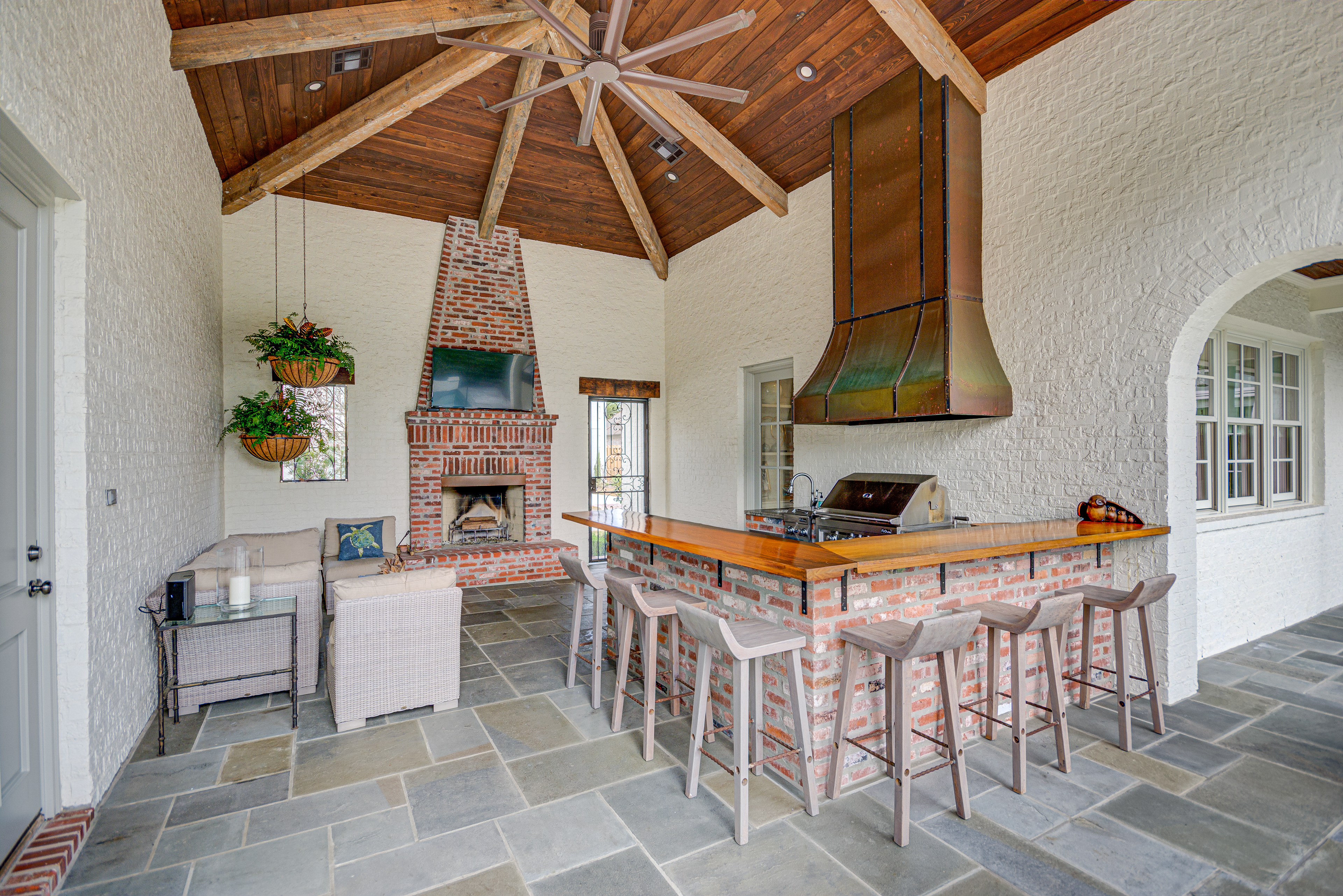 Oak Estates Lane Outdoor Kitchen