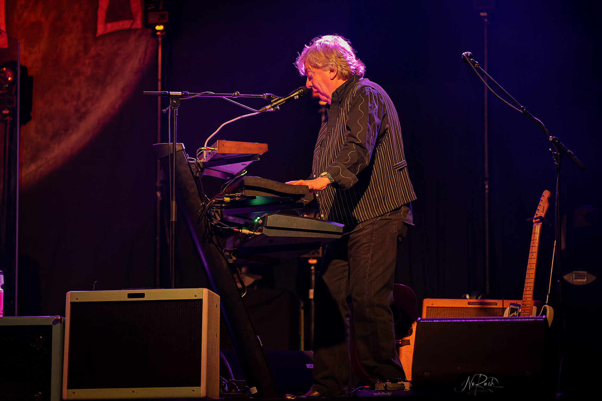 Barclay James Harvest feat. Les Holroyd