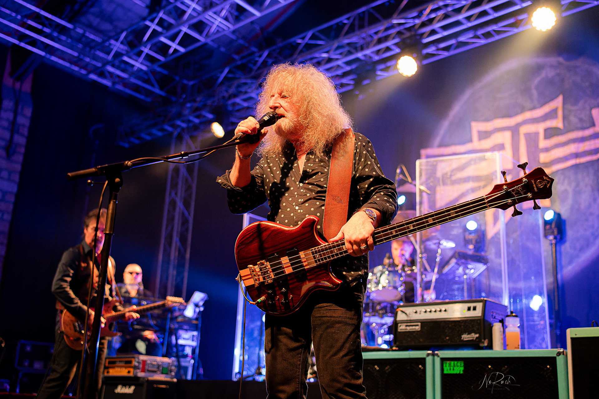 Barclay James Harvest feat. Les Holroyd