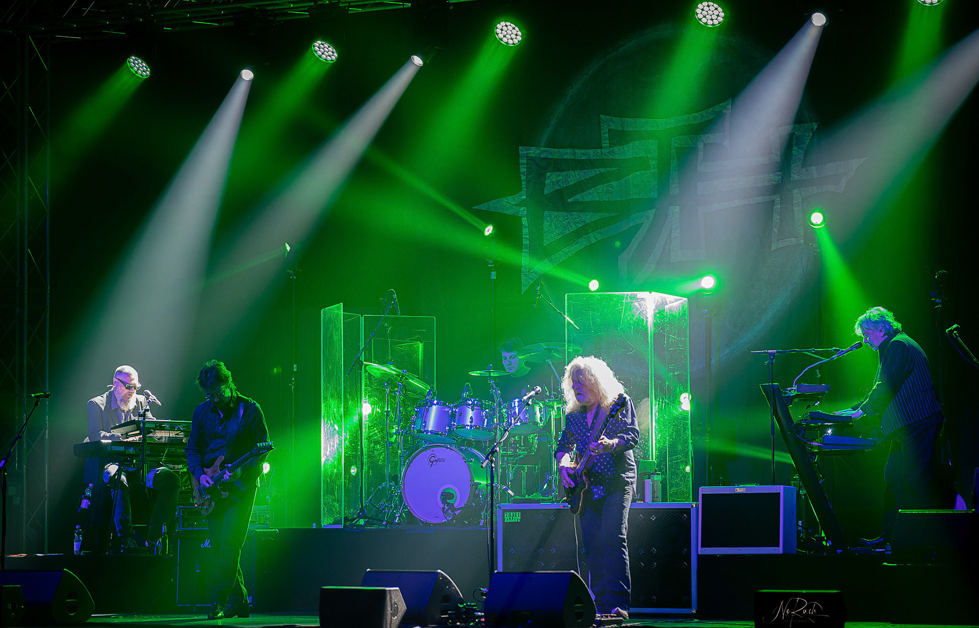 Barclay James Harvest feat. Les Holroyd