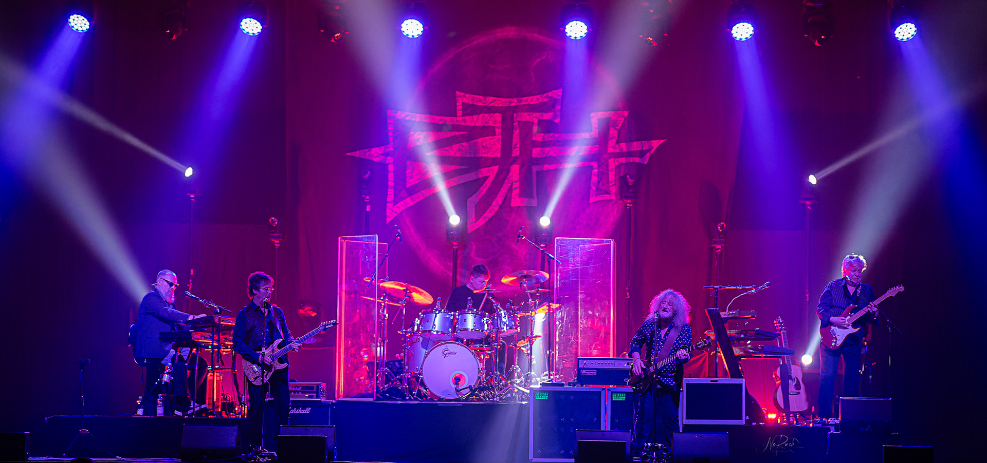 Barclay James Harvest feat. Les Holroyd