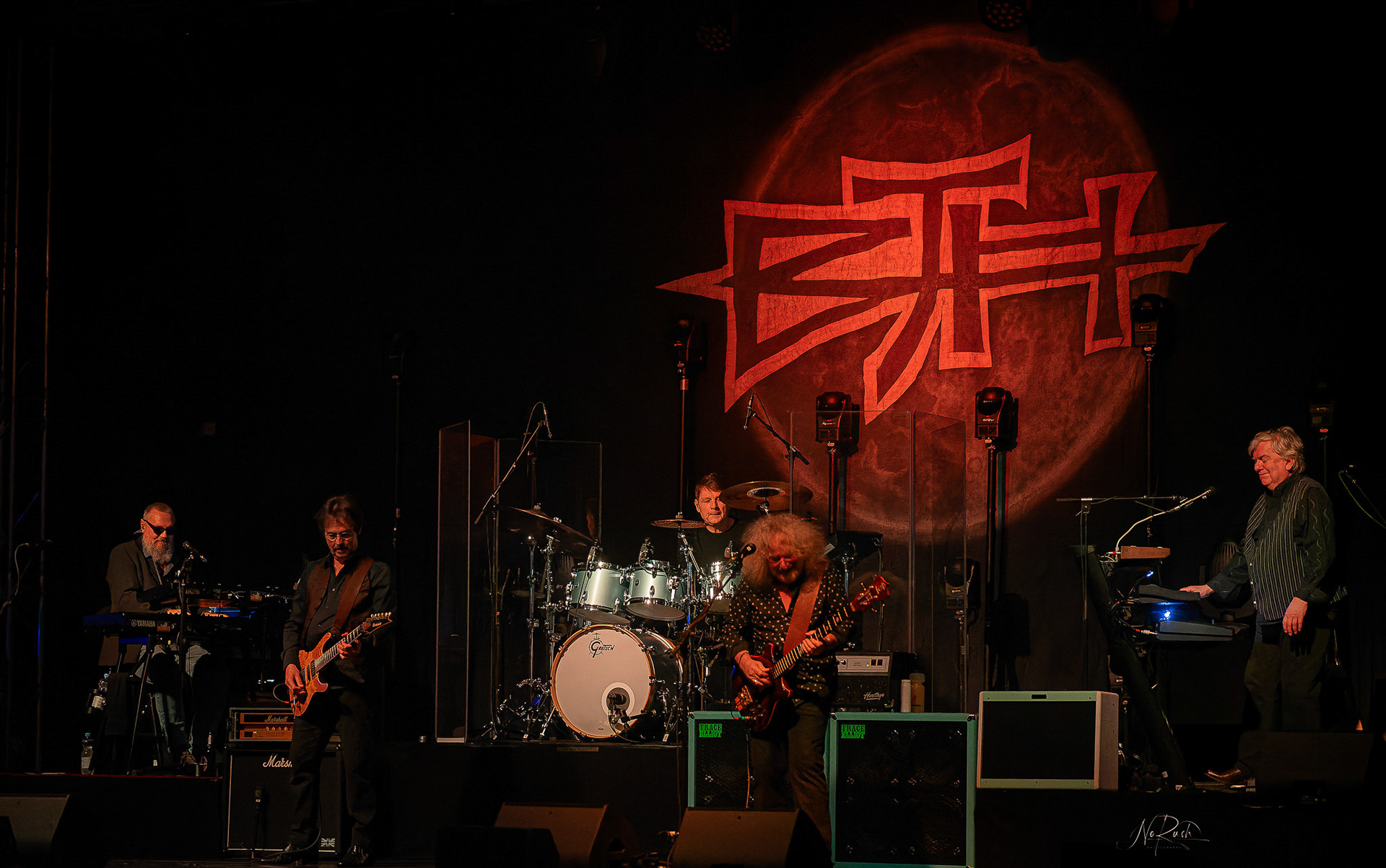 Barclay James Harvest feat. Les Holroyd