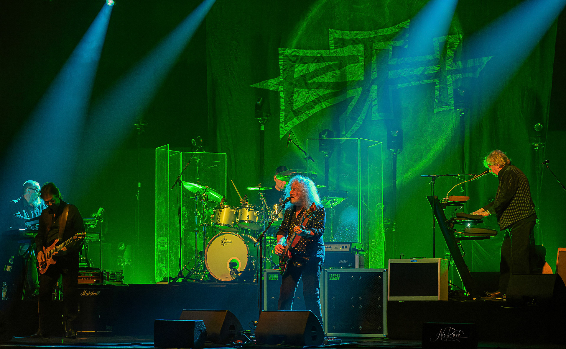 Barclay James Harvest feat. Les Holroyd
