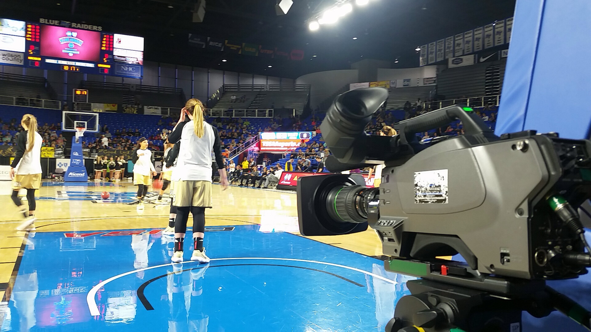 In the field as a handheld op for ESPN3 basketball