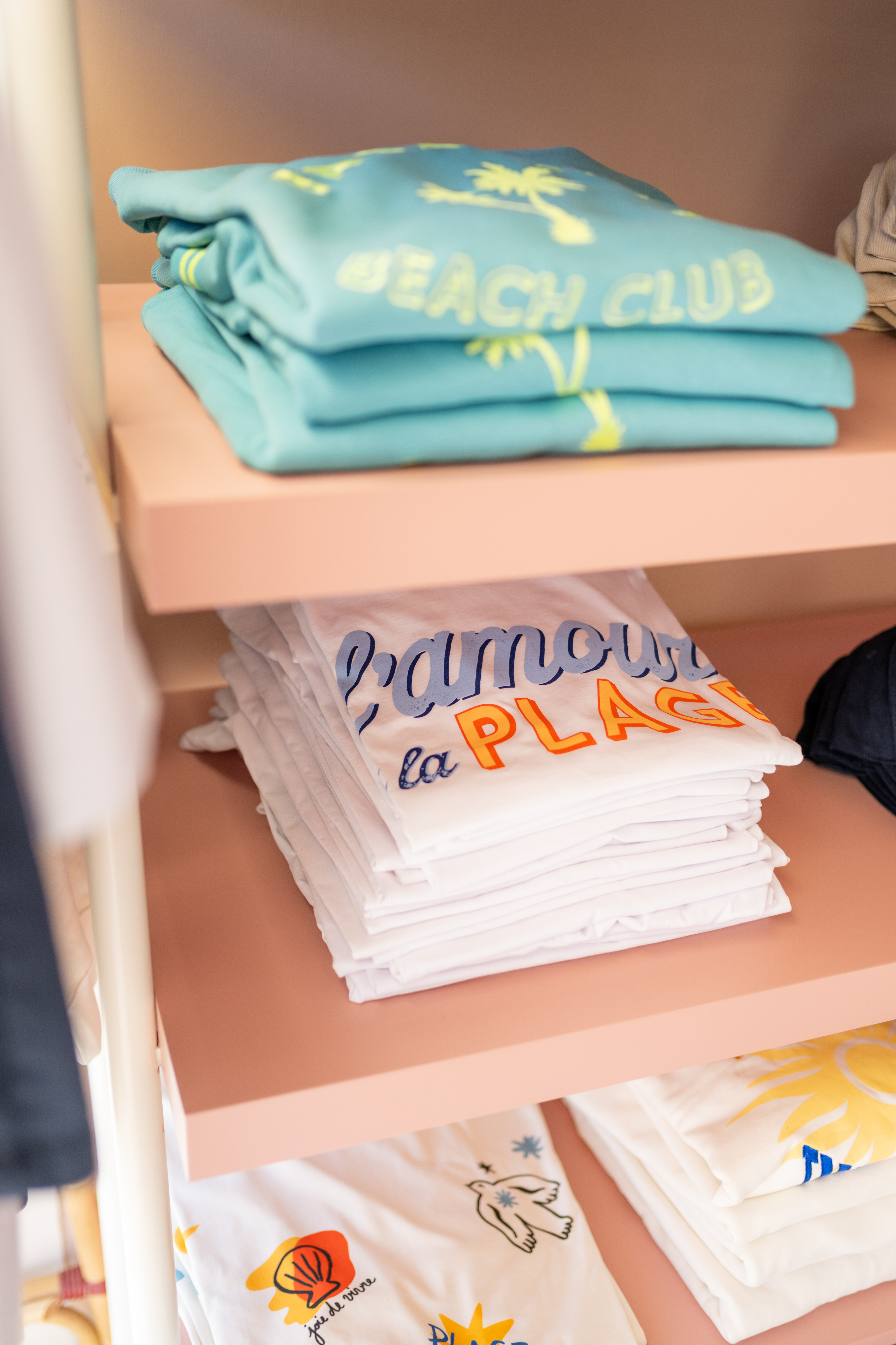MERCHANDISING