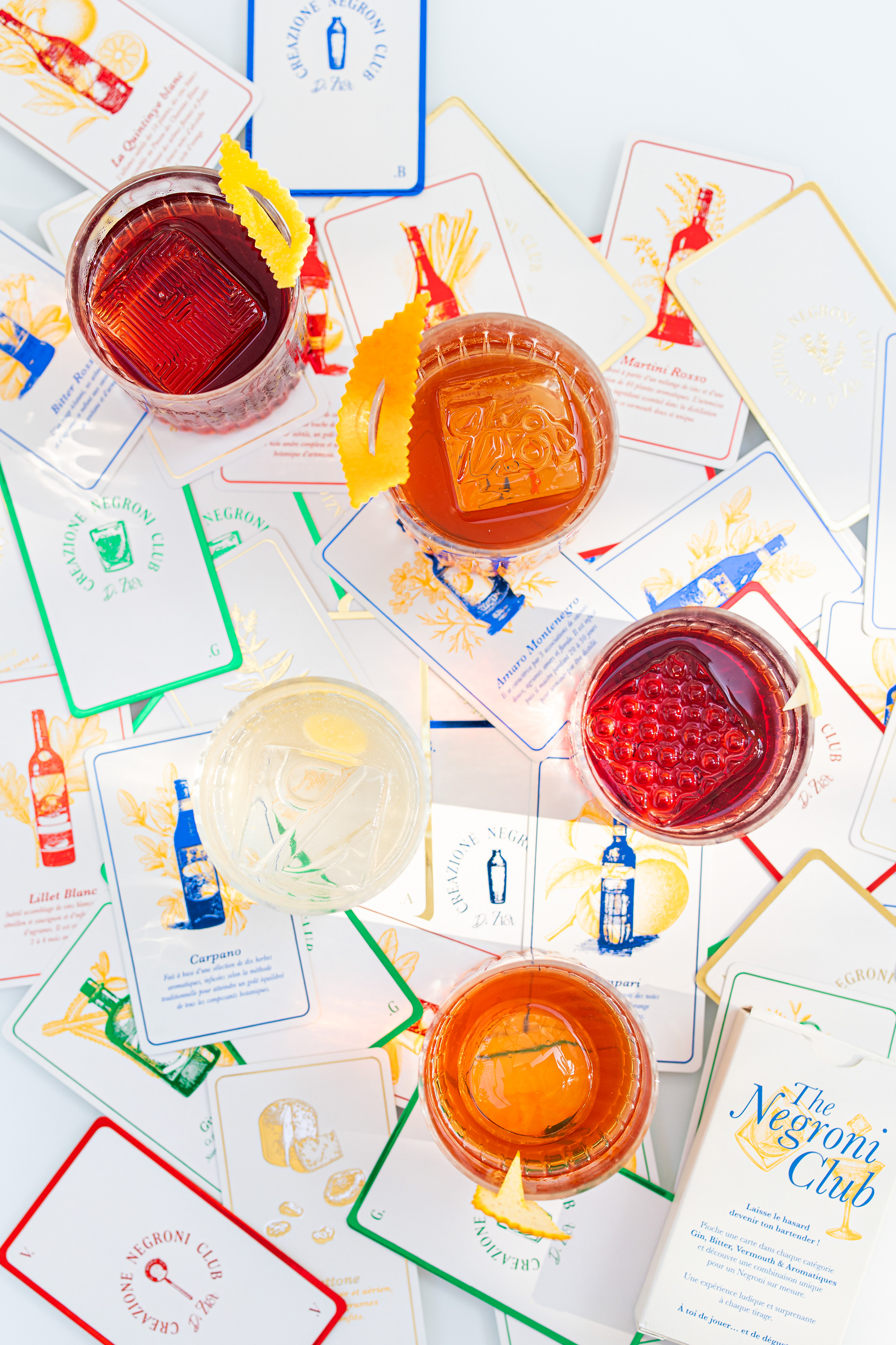 Negroni Club Card game / photo @lea.lmp10